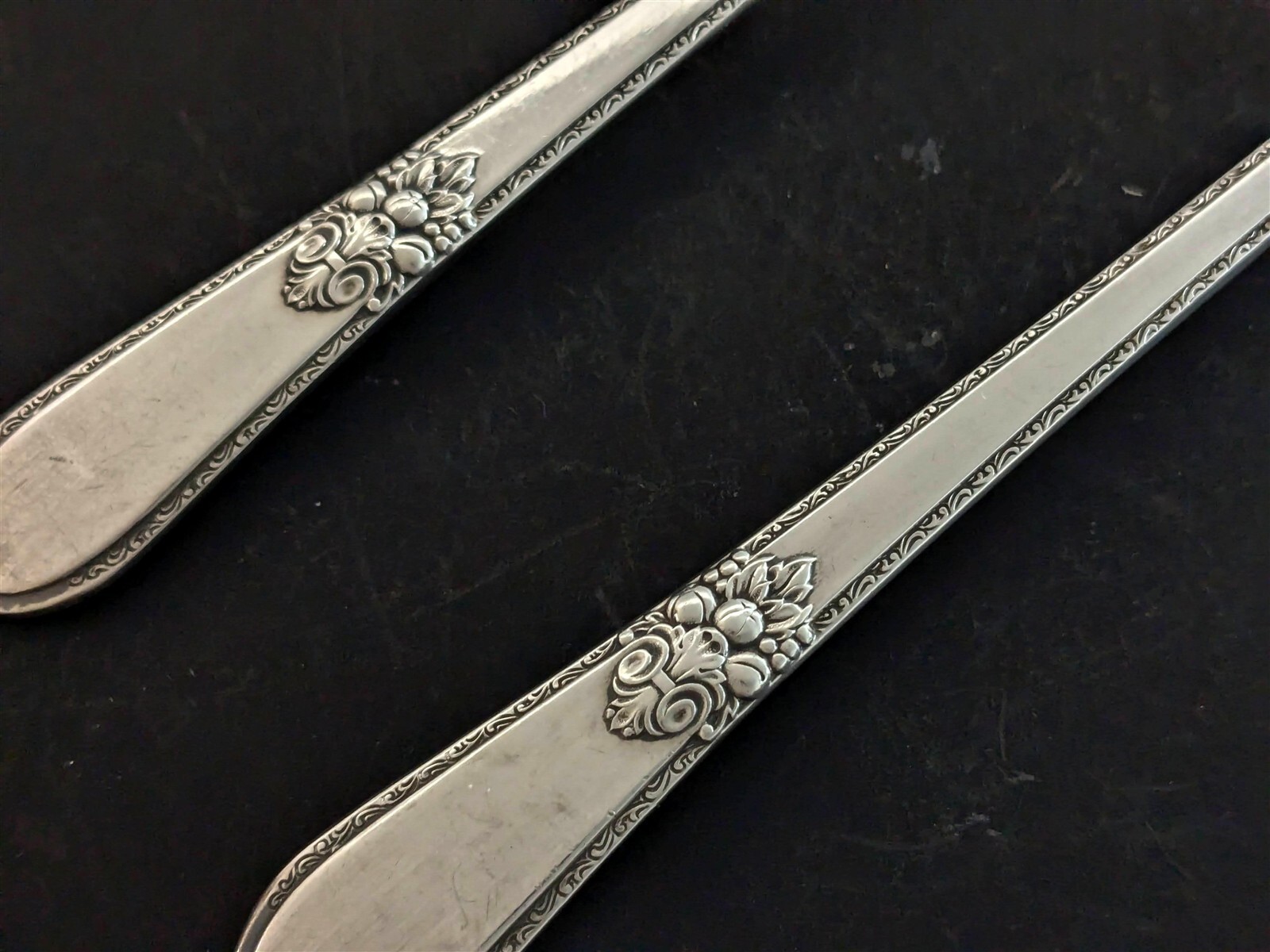 1847 Rogers ADORATION 2 Large Serving Spoons 8-1/2″ Silverplate Flatware 1930