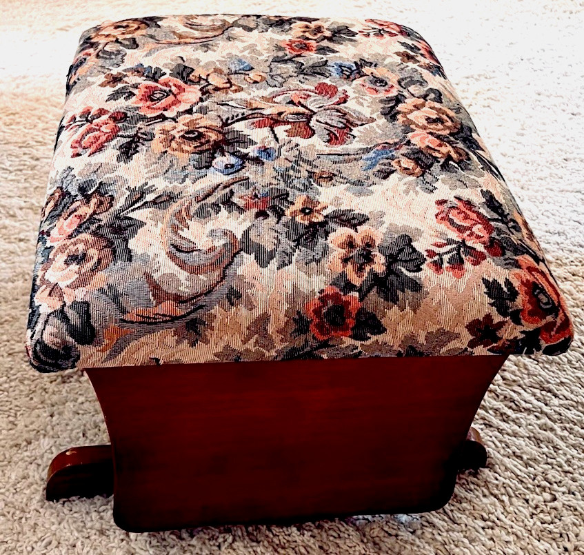 Vtg Upholstered Solid Wood Gliding Footstool with Floral Tapestry Padded Stool!
