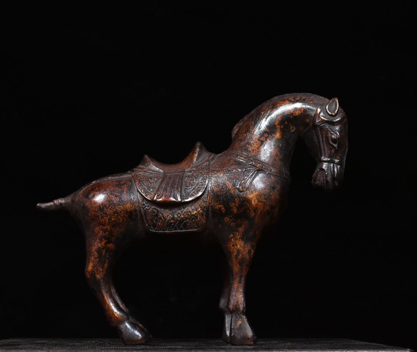 Collect old copper Tuo gold hand Stand firm, and success will come.