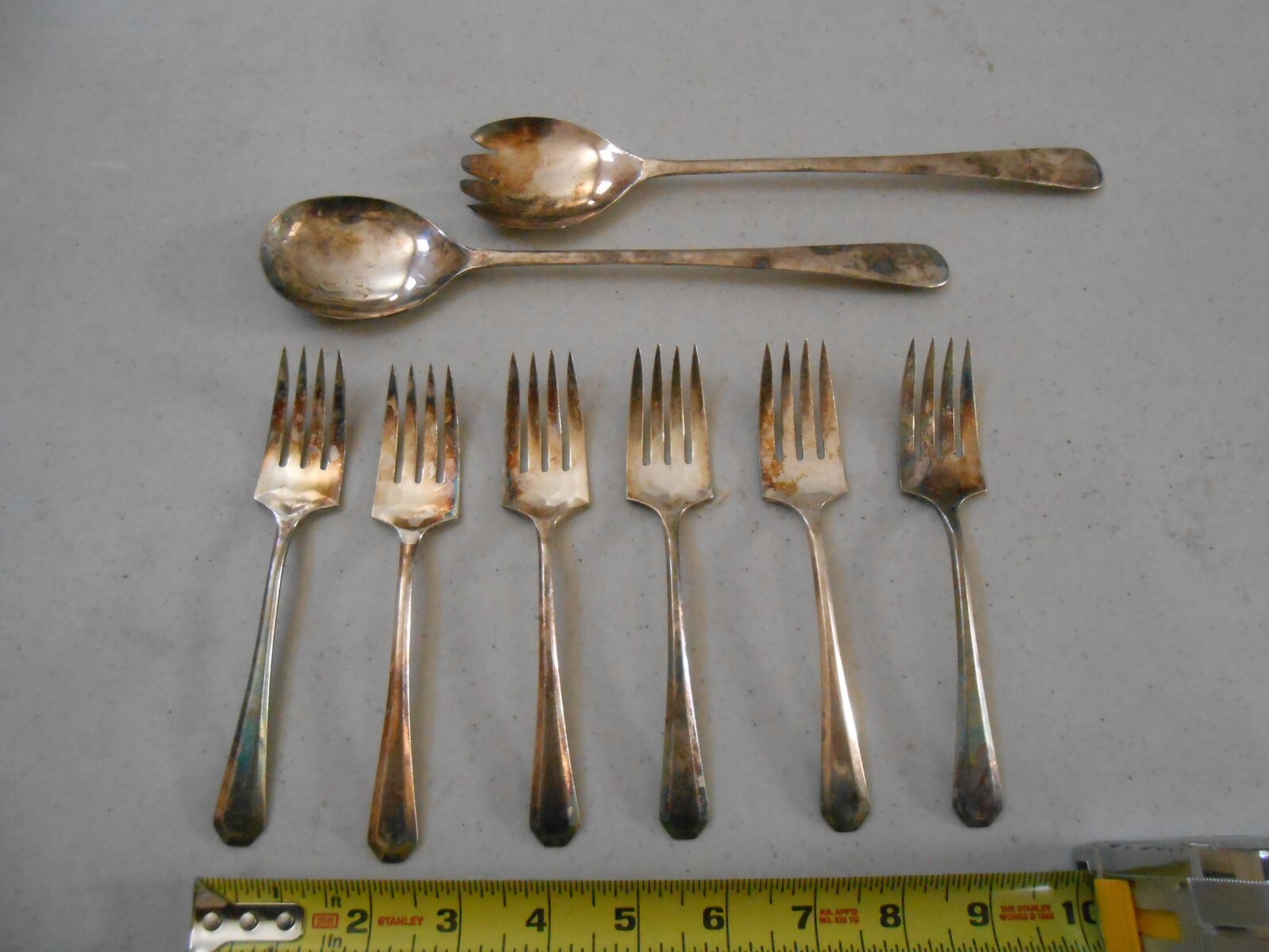 VINTAGE LOT 6 MATCHING SILVER PLATE FORKS PLUS 2 SERVING PIECES USE OR CRAFT C