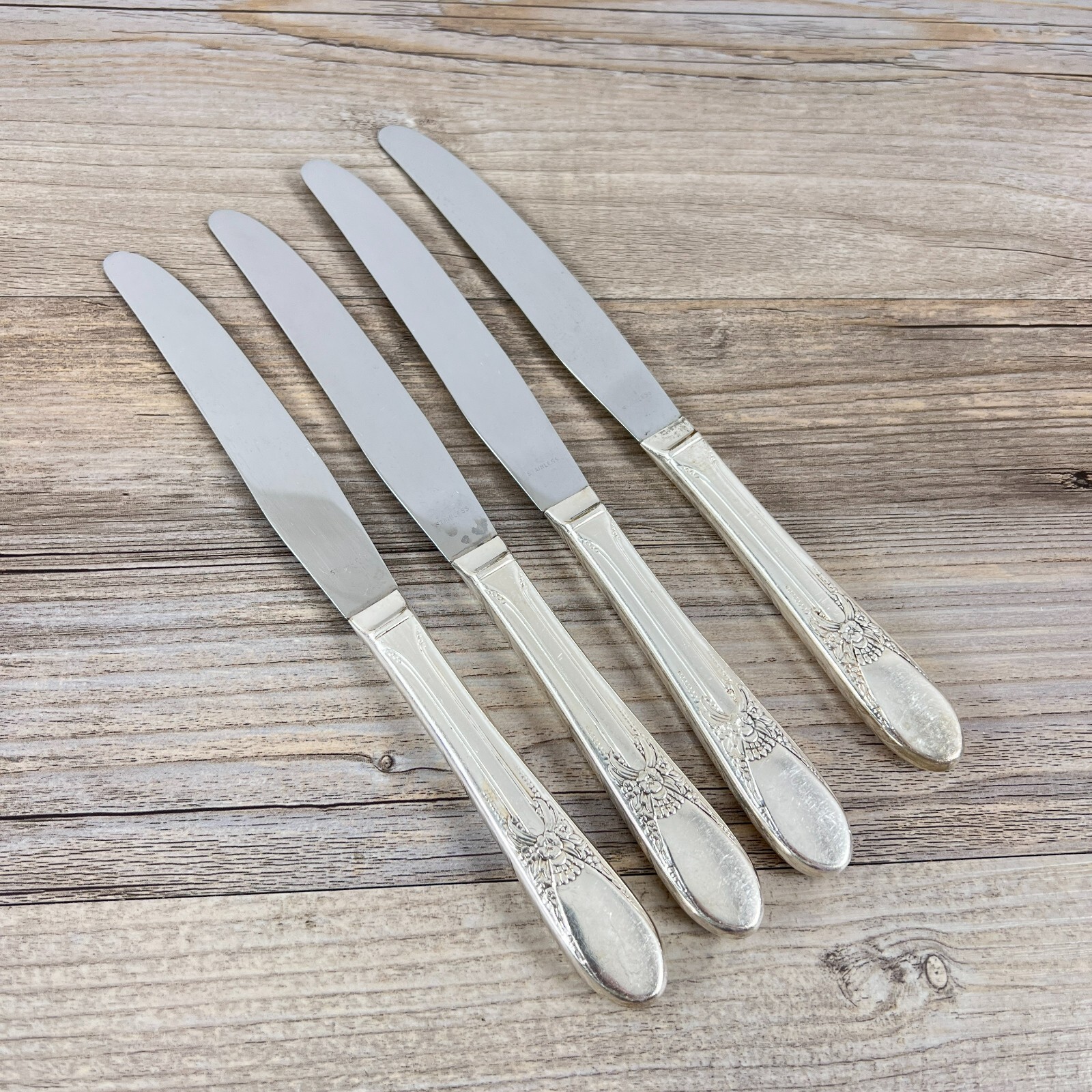 Wm Rogers International BELOVED Silverplate 1940 Eagle Star – 4 Dinner Knives