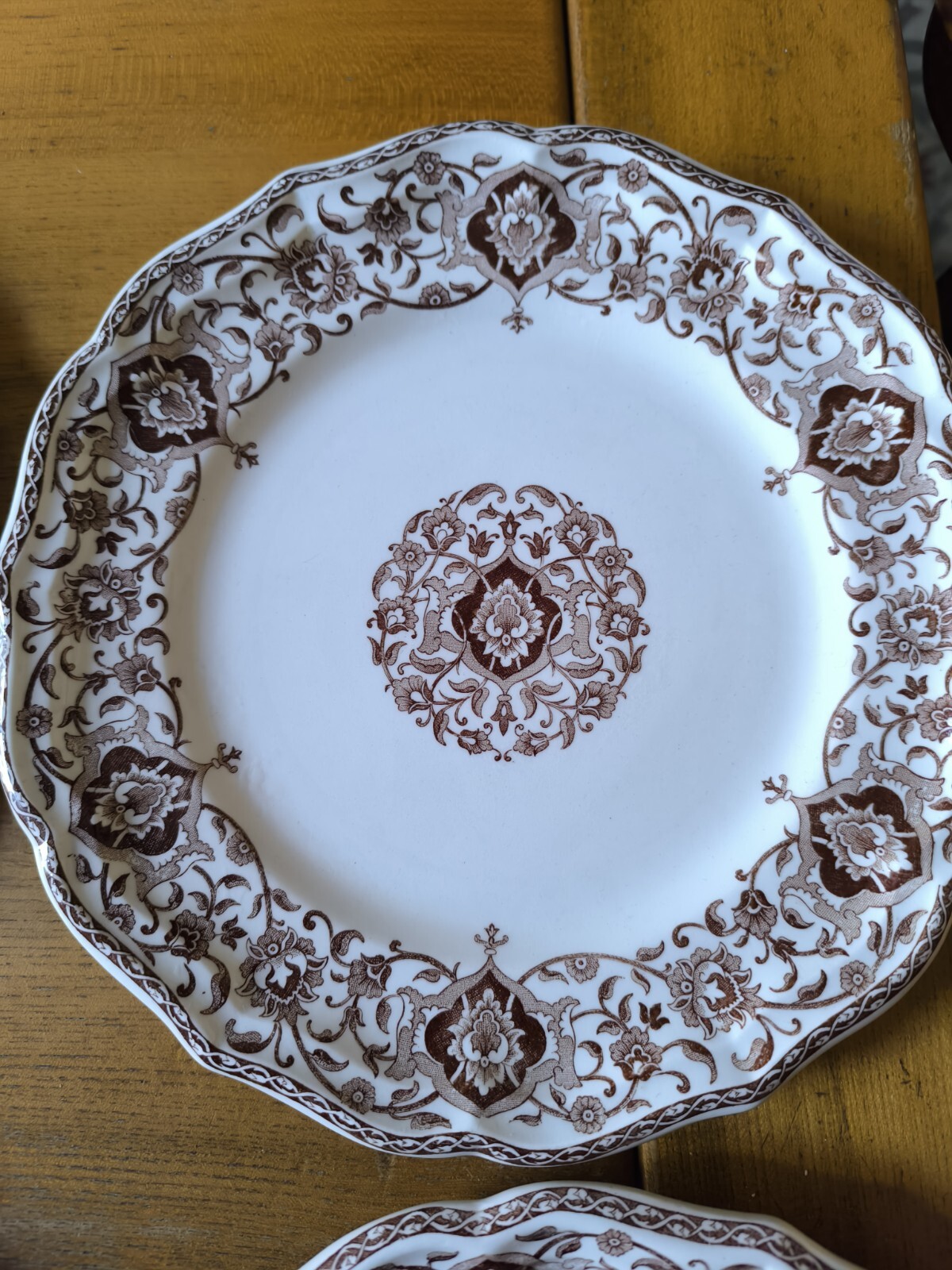 Beautiful Set Of 6 Flat Plates Faience De Gien Brown Floral Lambrequin