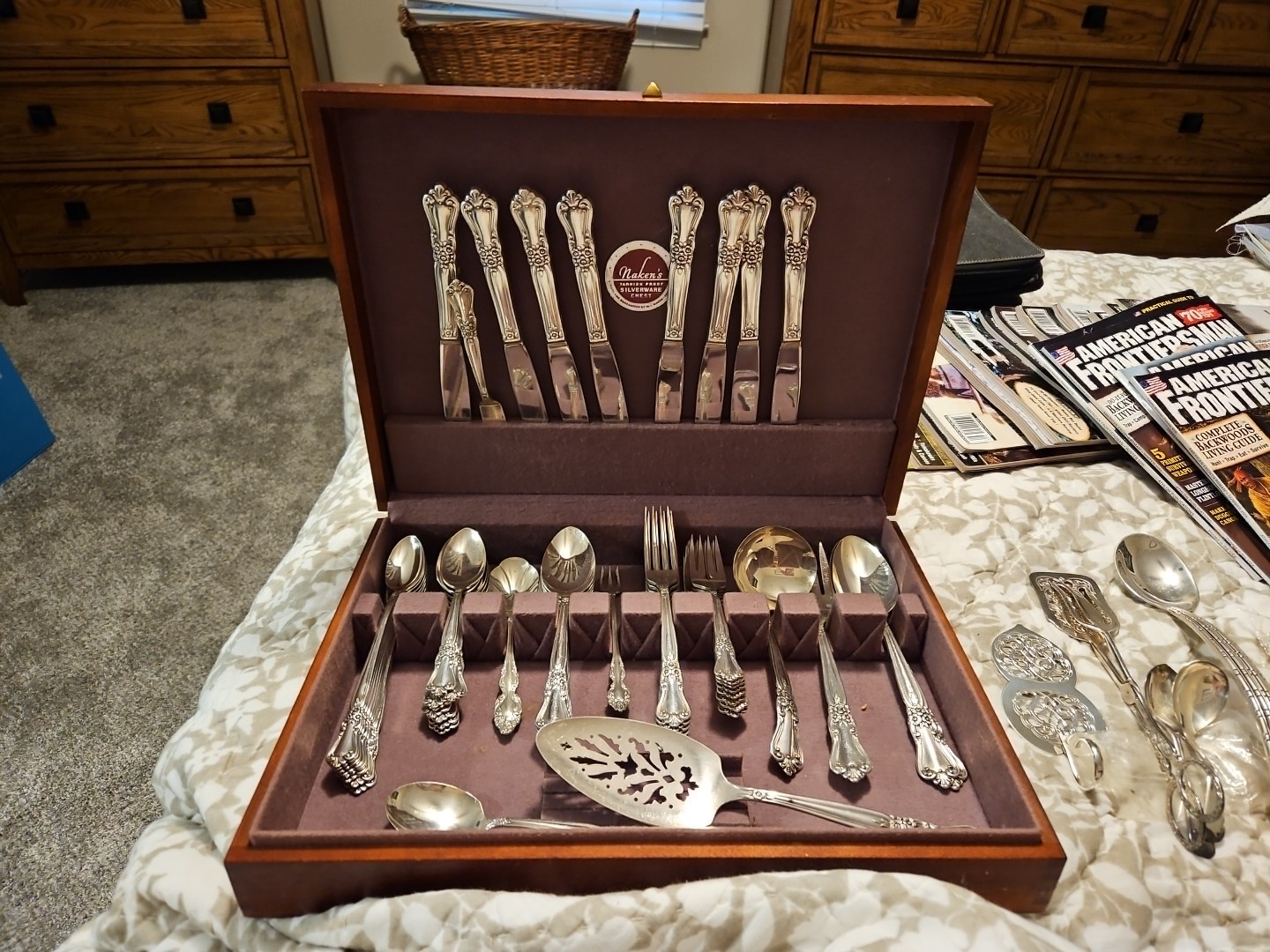 58-Pc WM A Rogers Oneida SECTIONAL Silverplate Flatware Set VALLEY ROSE w/ Chest