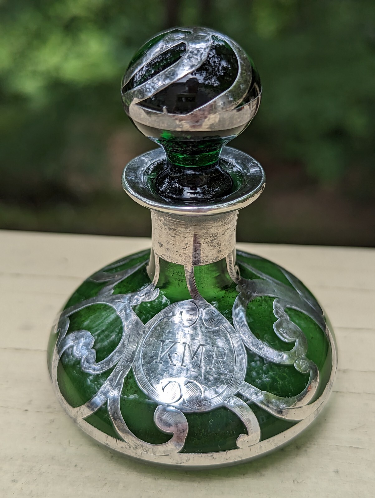ART NOUVEAU 1900’s GREEN ART GLASS 3.25″ PERFUME BOTTLE STERLING SILVER OVERLAY