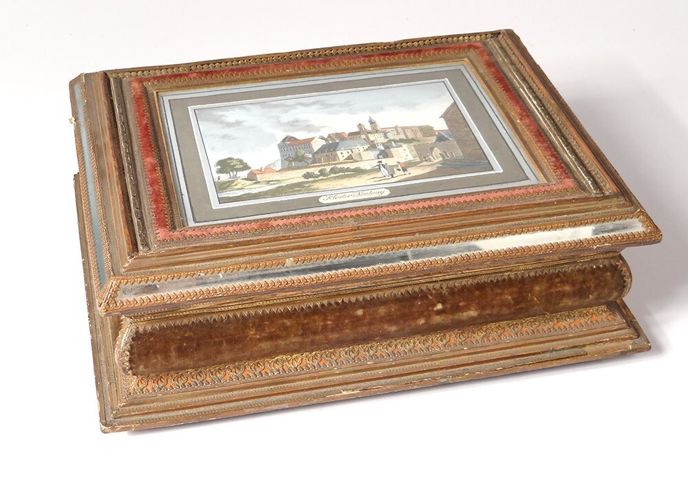 Box English work cardboard embossed paper gold engraving 19th century