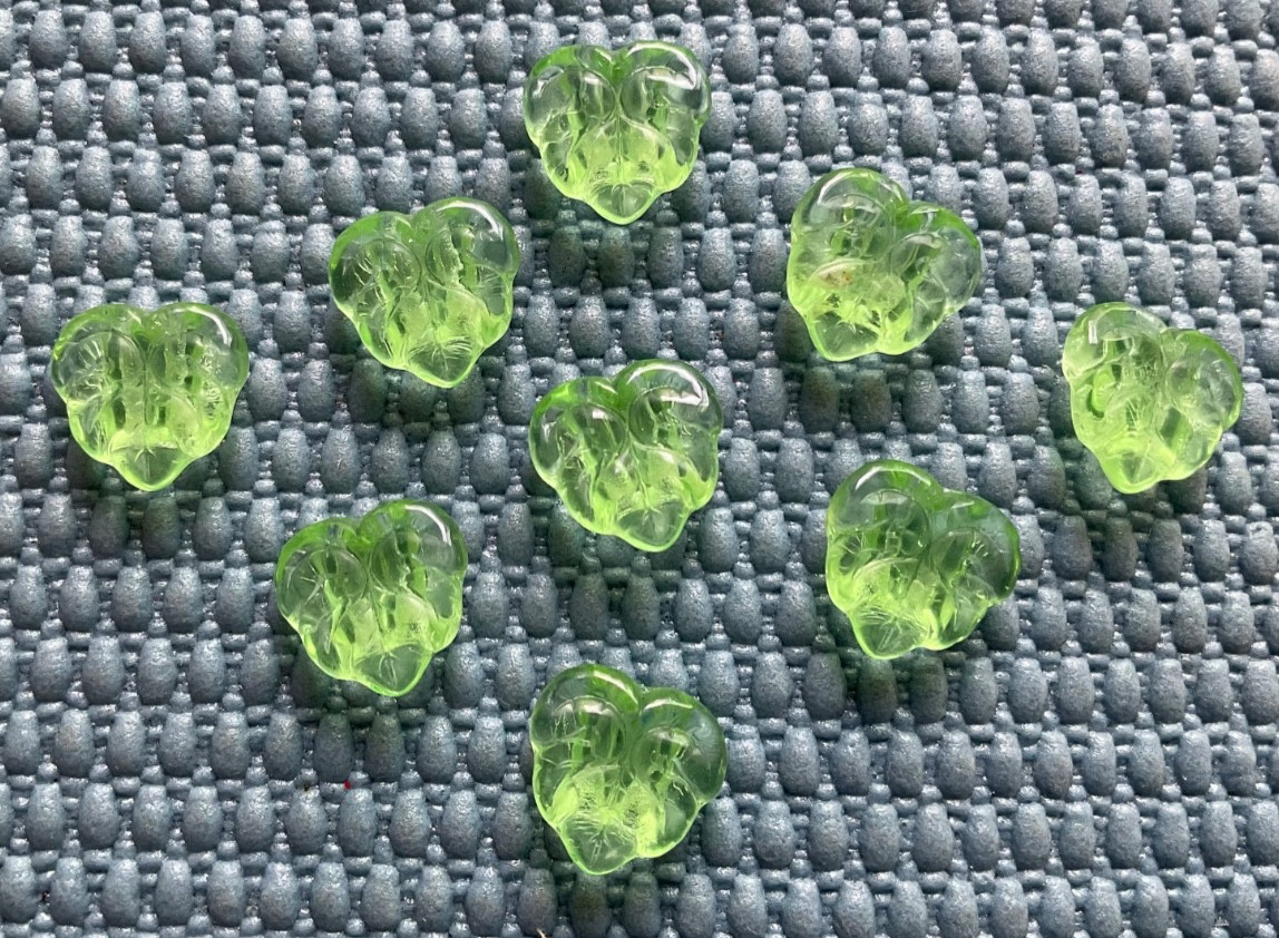 9 Matching Antique Vtg Green Glass Leaf Leaves Buttons Beads – 1/2” – Old Lot