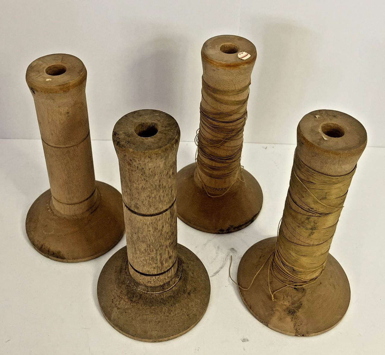 4 Vintage INTRINSIC The American Thread Co Wooden Spool 5.5″ tall 3″ base EMPTY