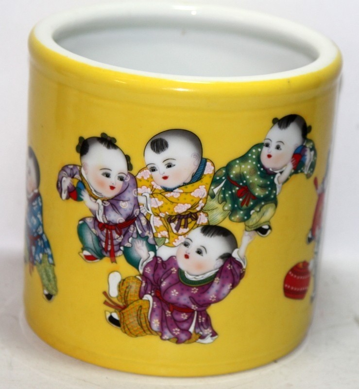 20th Century Chinese Porcelain reproduction Kangrexi Pot 19cm High 19cm diameter