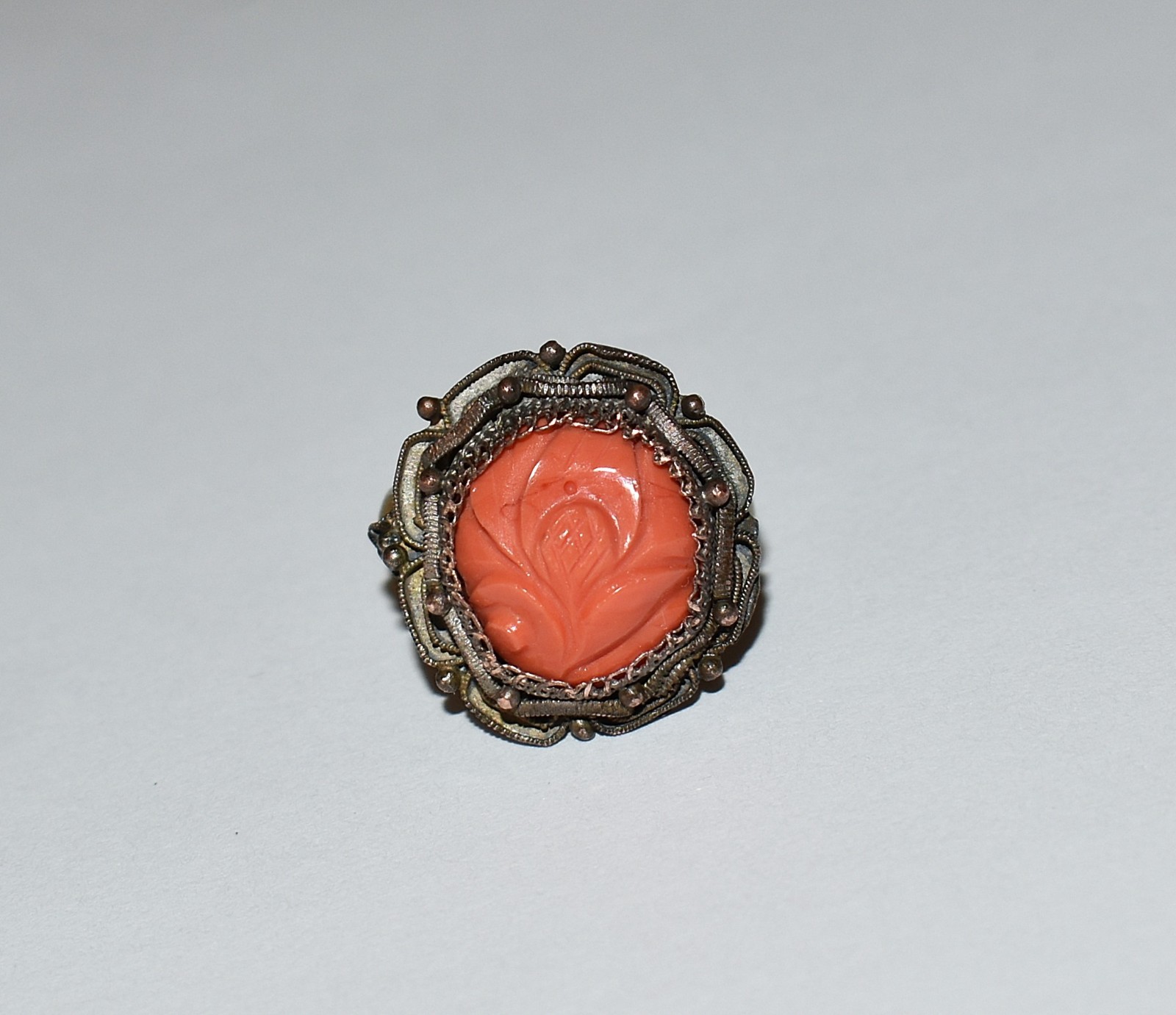 Vintage Chinese Export Ring Carved Cinnabar Resin Ornate Filigree 1940-1960