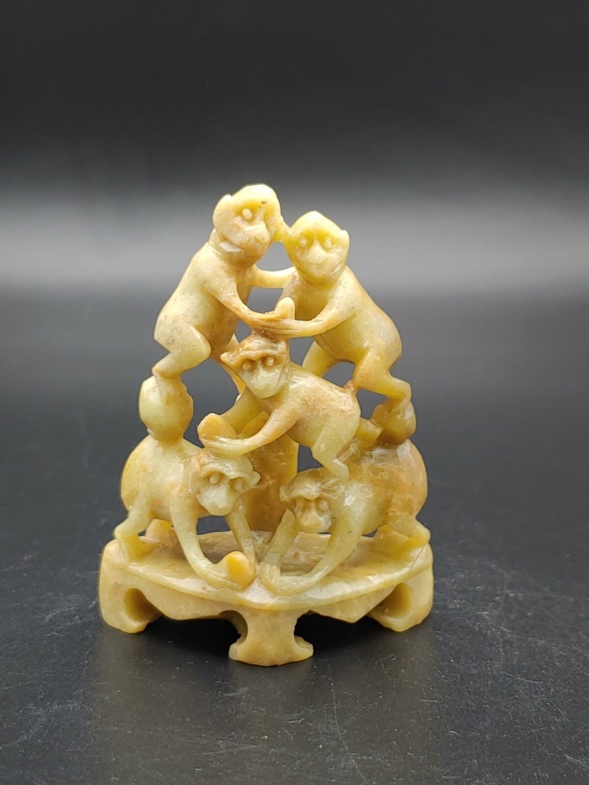 民国青田石雕群猴献瑞桃 Antique Chinese Qingtian Stone Sculpture Monkeys Gift Peachs Statue