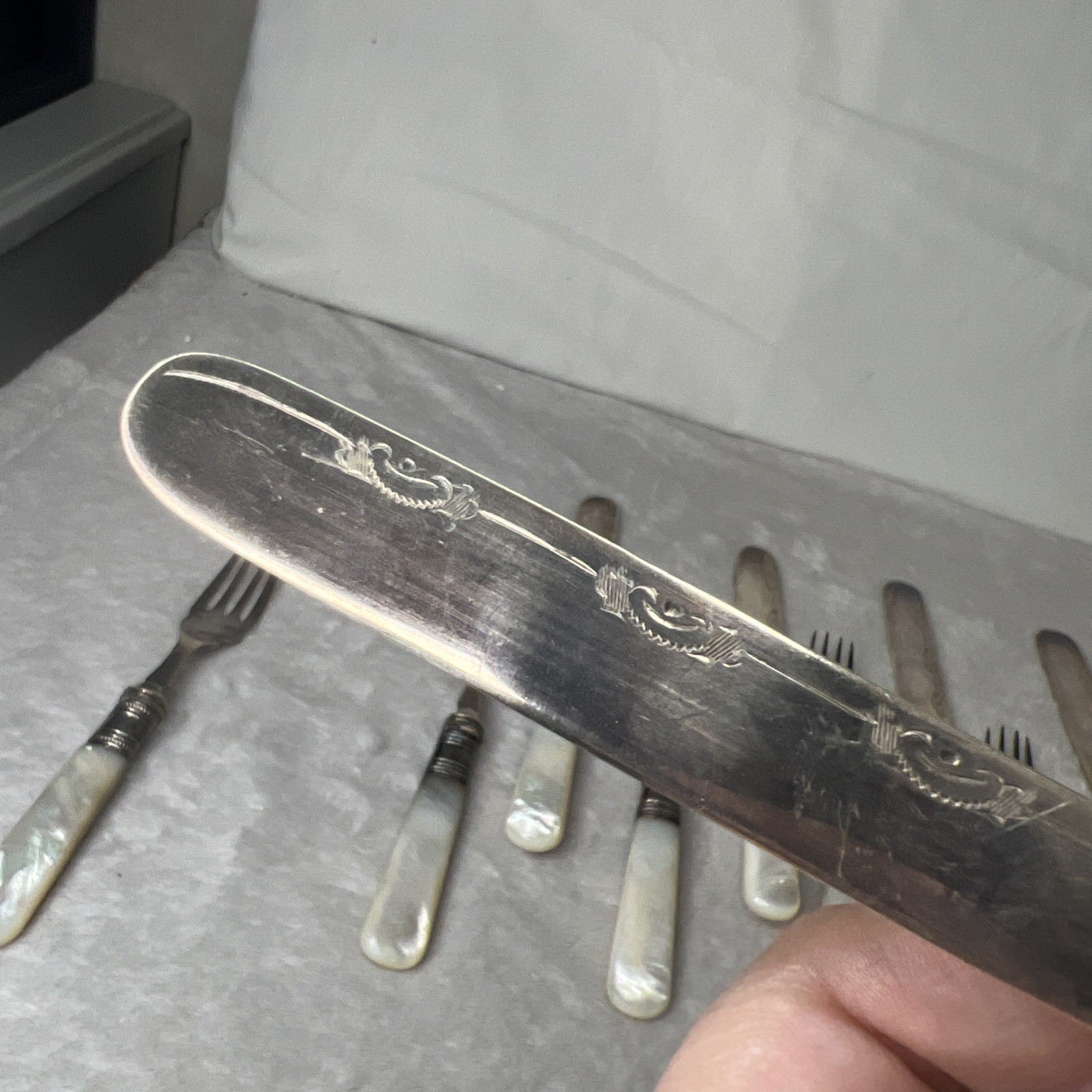 Lot Set 12 Mother of Pearl Fish Knives Forks Sterling Band Ferrule Storage Cloth
