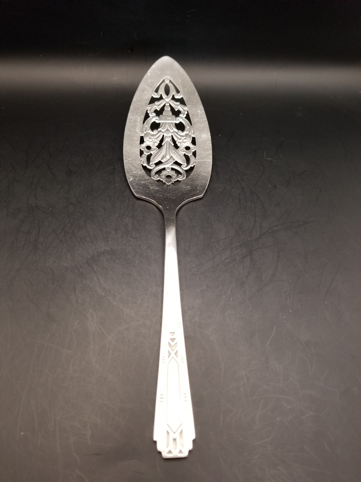 Oneida community tudor friendship/medality pie/ cake server 10.5 inch