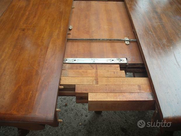 Antique Maple Gateleg Dining Table.