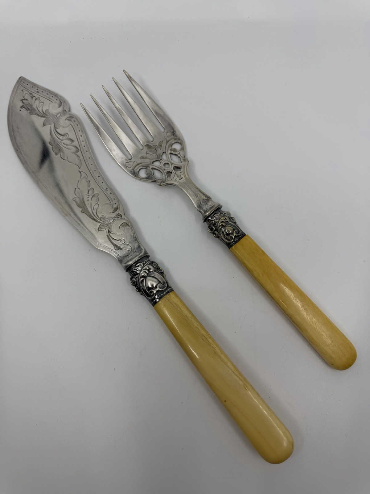 Ornate Victorian Large English Silver Plated Fish Serving Set Gmyers London
