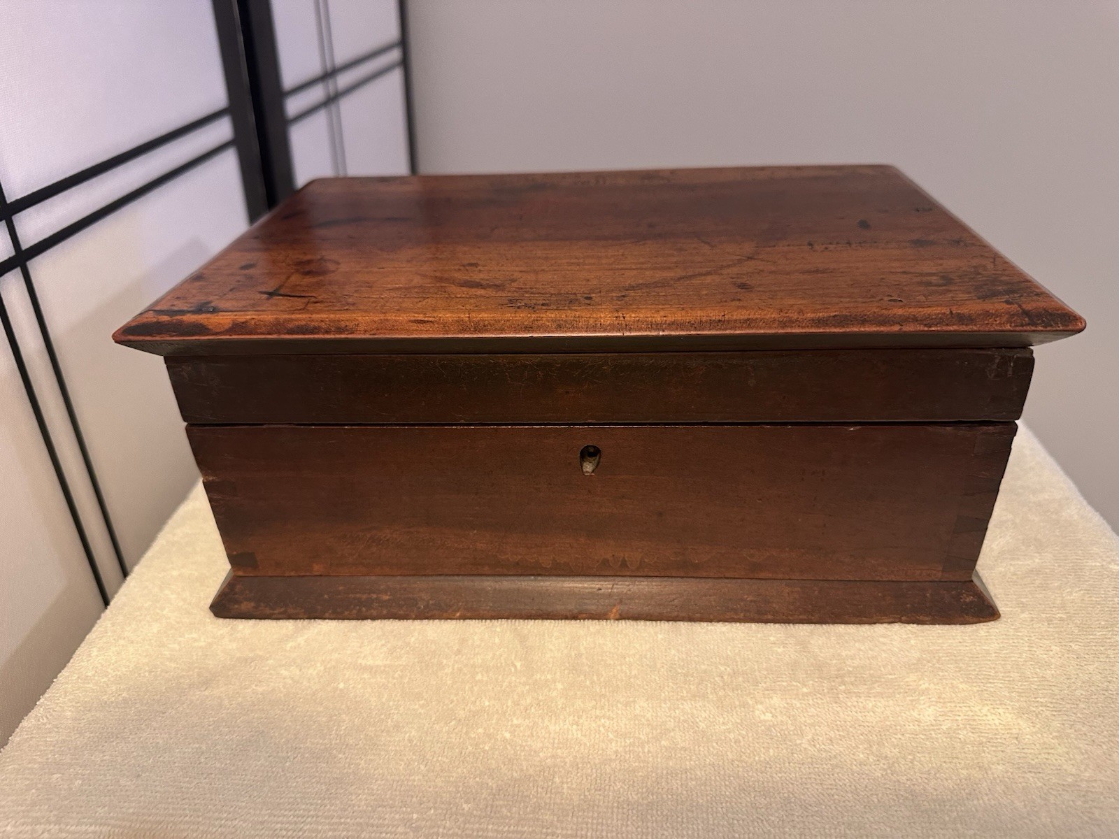 19th Century Antique American Box Size: 11 1/2″ W x 7 1/2″D x 4 3/4”H
