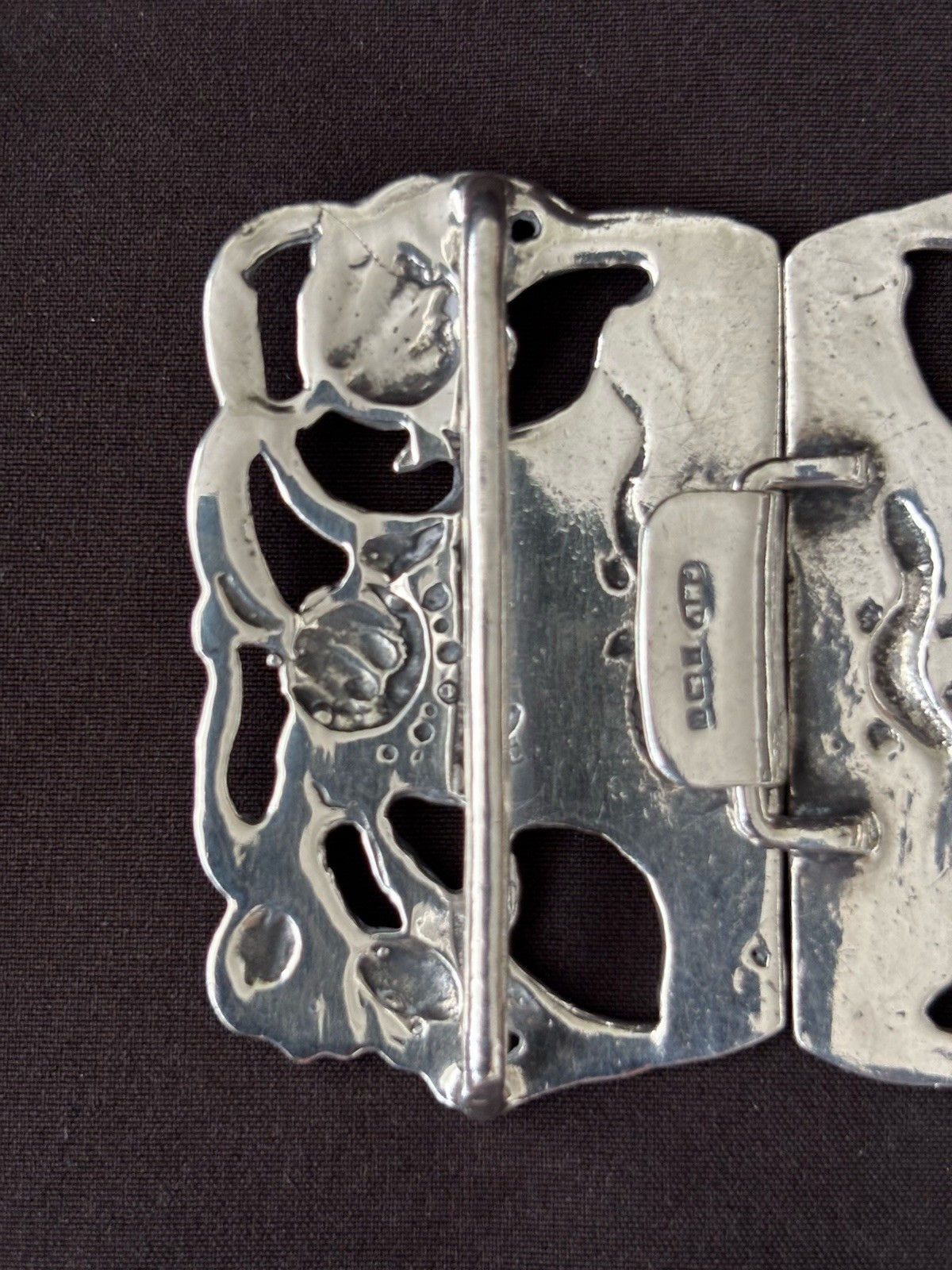 solid silver nurses Belt Buckle. With Flowers & Lizards. Birmingham 1987. P.M.L.