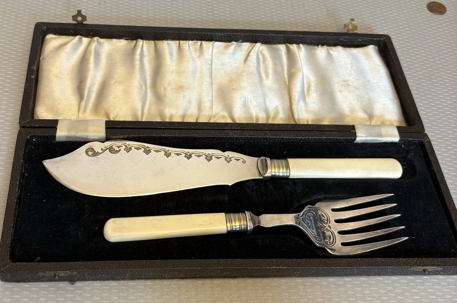 Antique English EPNS Silverplate Fish Serving Set Fancy Etched Knife Fork Boxed