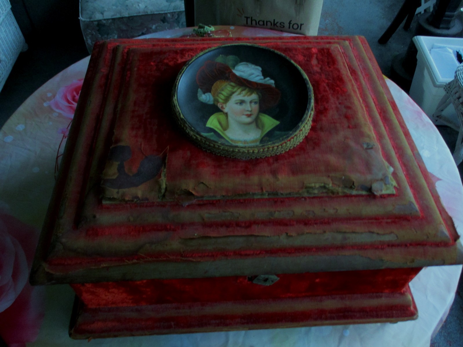LARGE ANTIQUE HAND PAINTED VELVET SATIN LINED JEWELRY MUSIC BOX 1800’s? AS IS