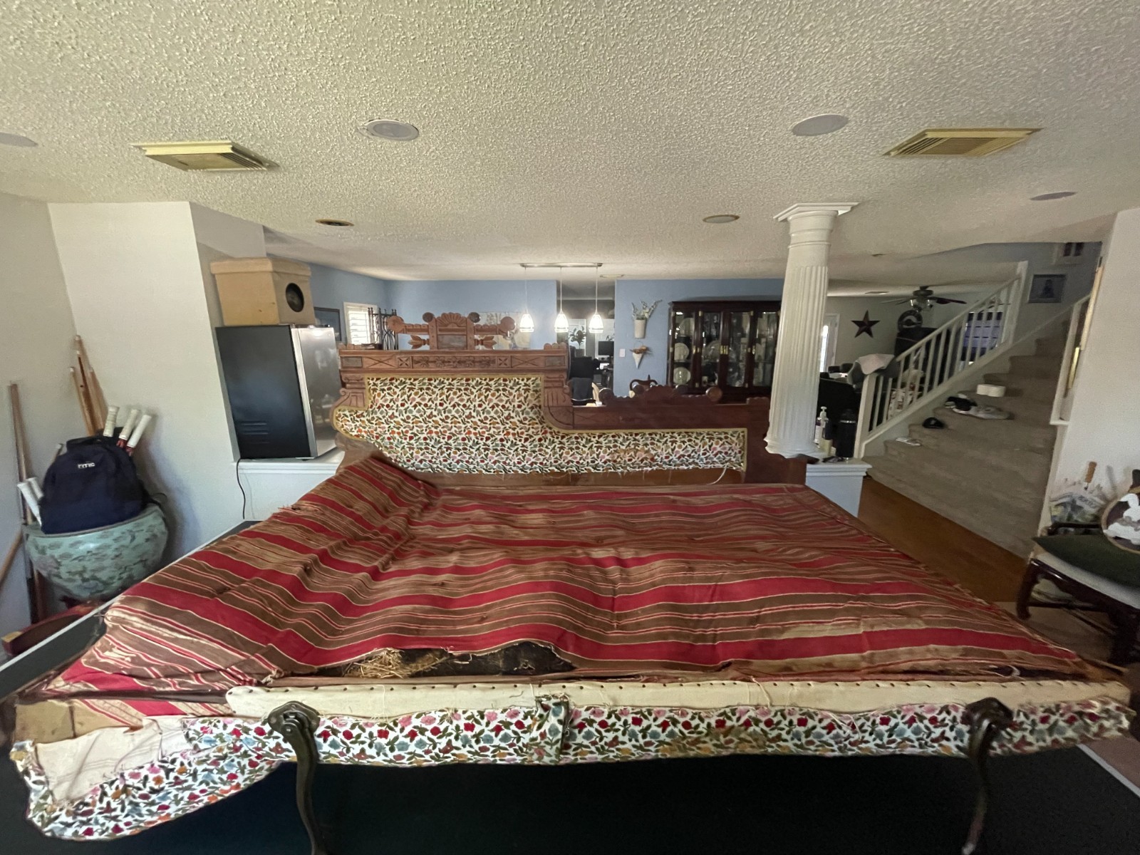 Antique Victorian Fainting Couch/Fold Out Bed