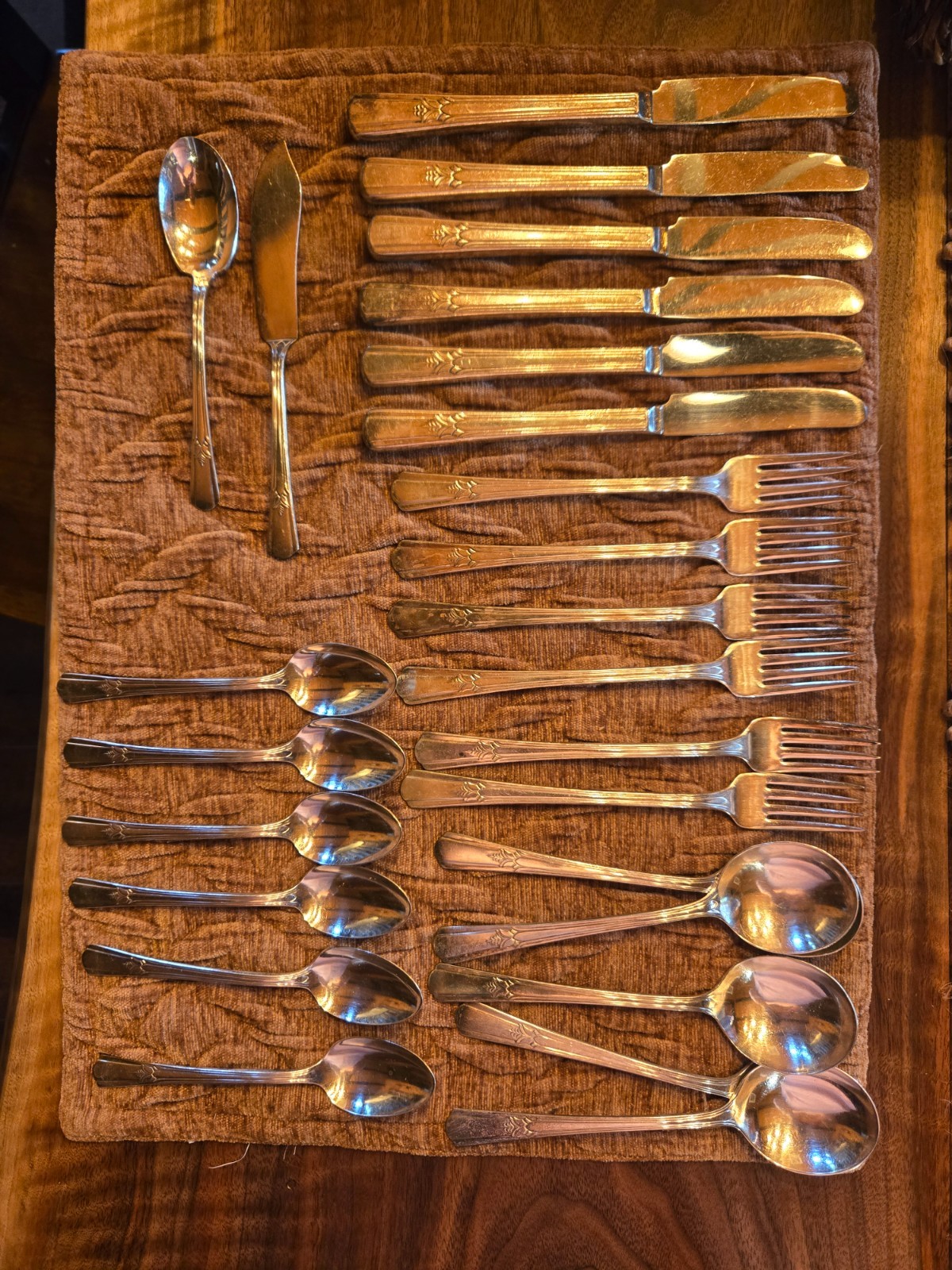 WM Rogers vintage stainless flatware set. service for 6, 25 pieces
