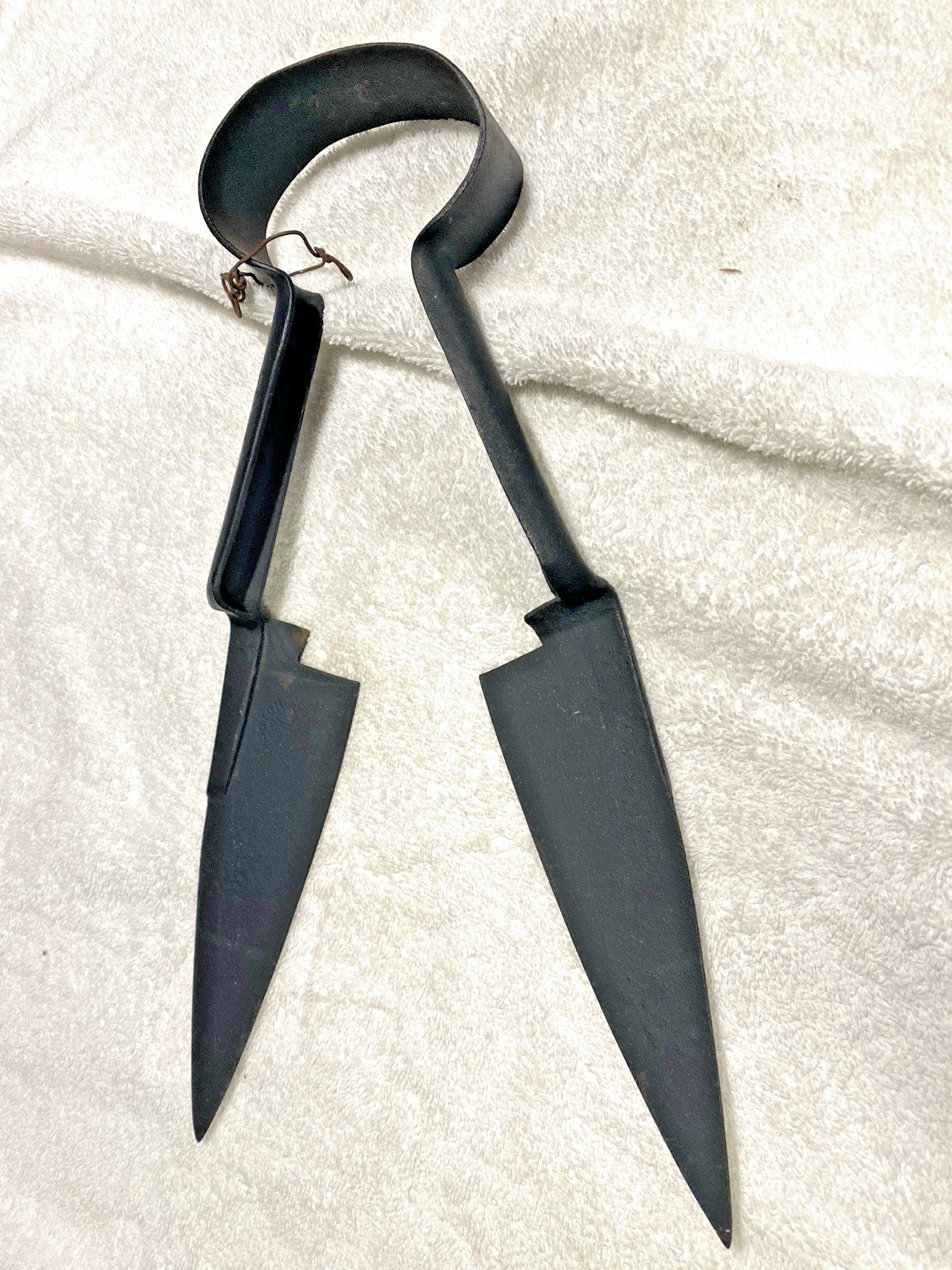 VINTAGE DISSTON SHEARS CUTTERS/SHEEP SHEARS – BLACK FINISH 13 1/2″ LONG