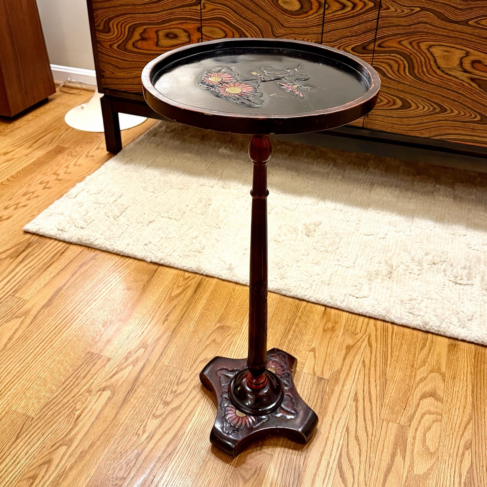 Vintage Chinese Chinoiserie Lacquered Wood Side Table 27” Tall