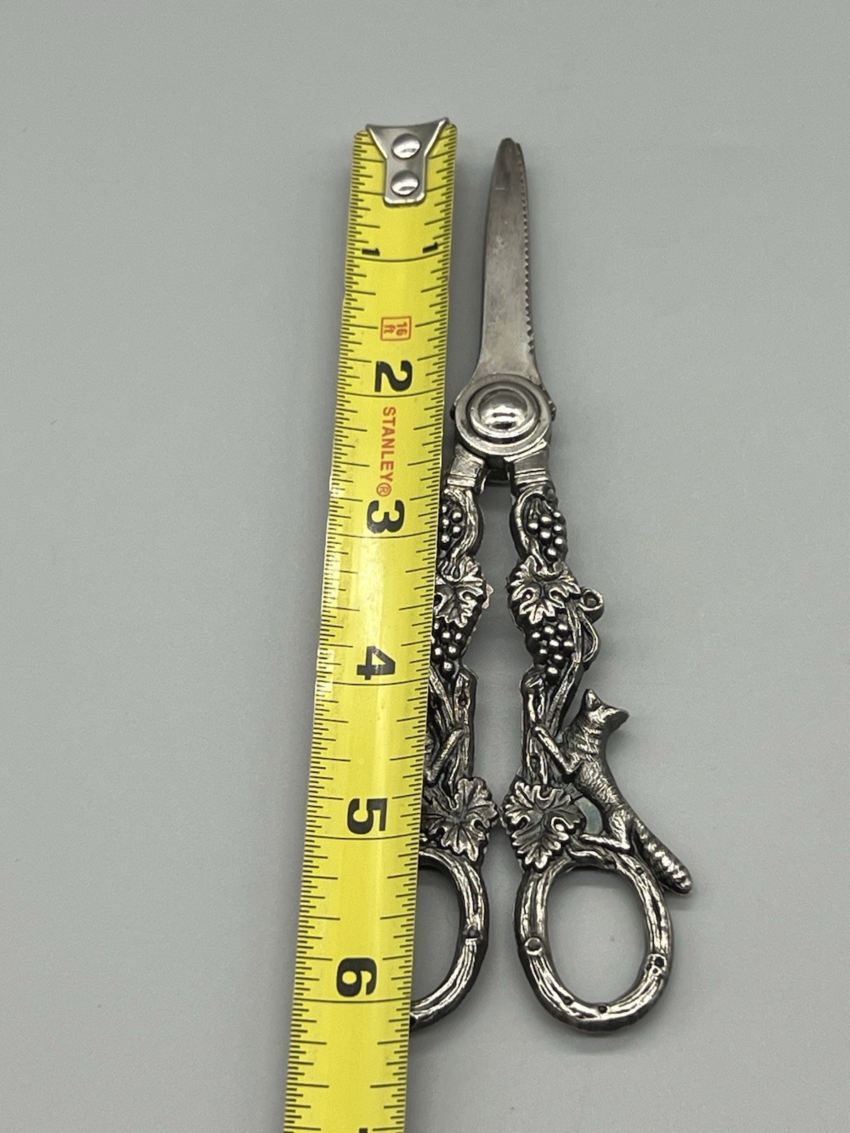 VTG Ornate Silver Plated Grape Shears/Fruit Scissors Fox & Grapevine Motif
