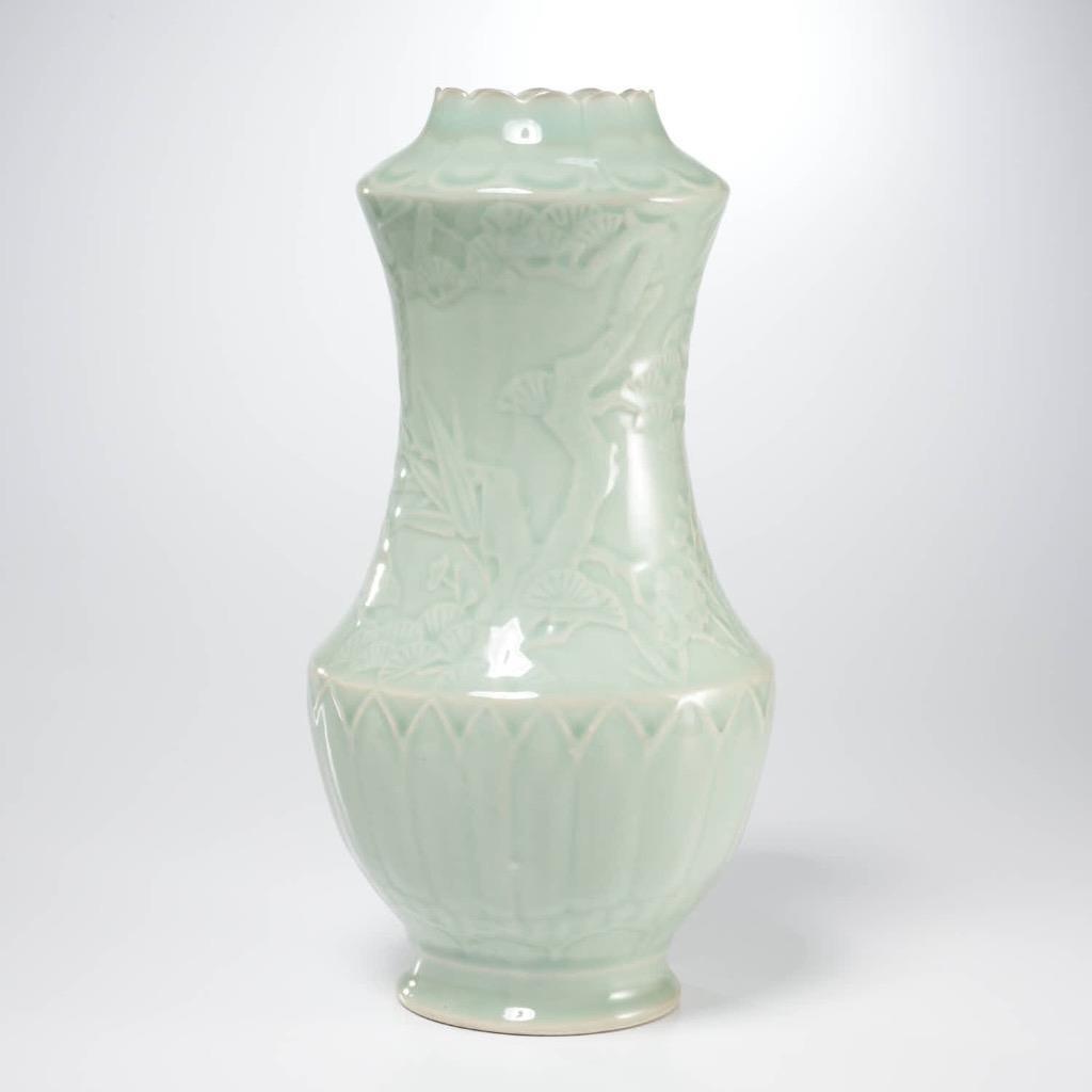 Chinese Celadon Fans Bamboo Scalloped Rim Traditional Vase 13″h 7″w