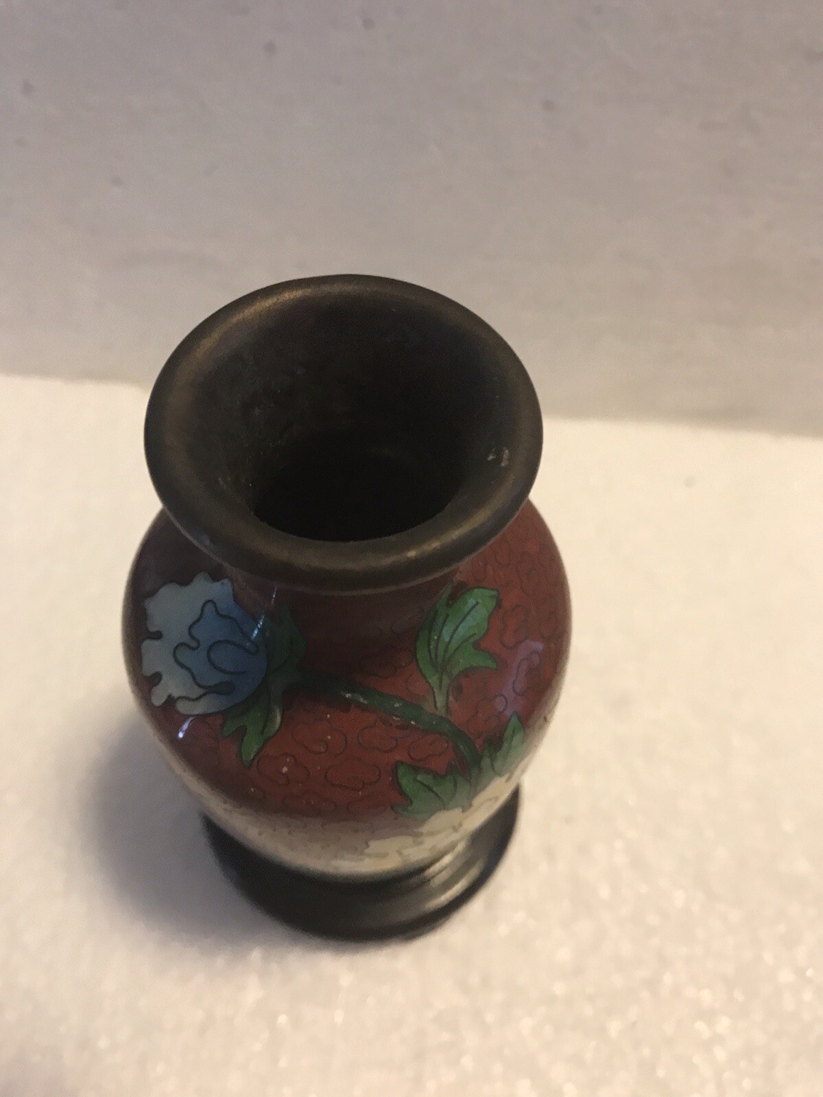 Asian dark red 4 inch tall Cloisonne Vase Floral Patten with wood base