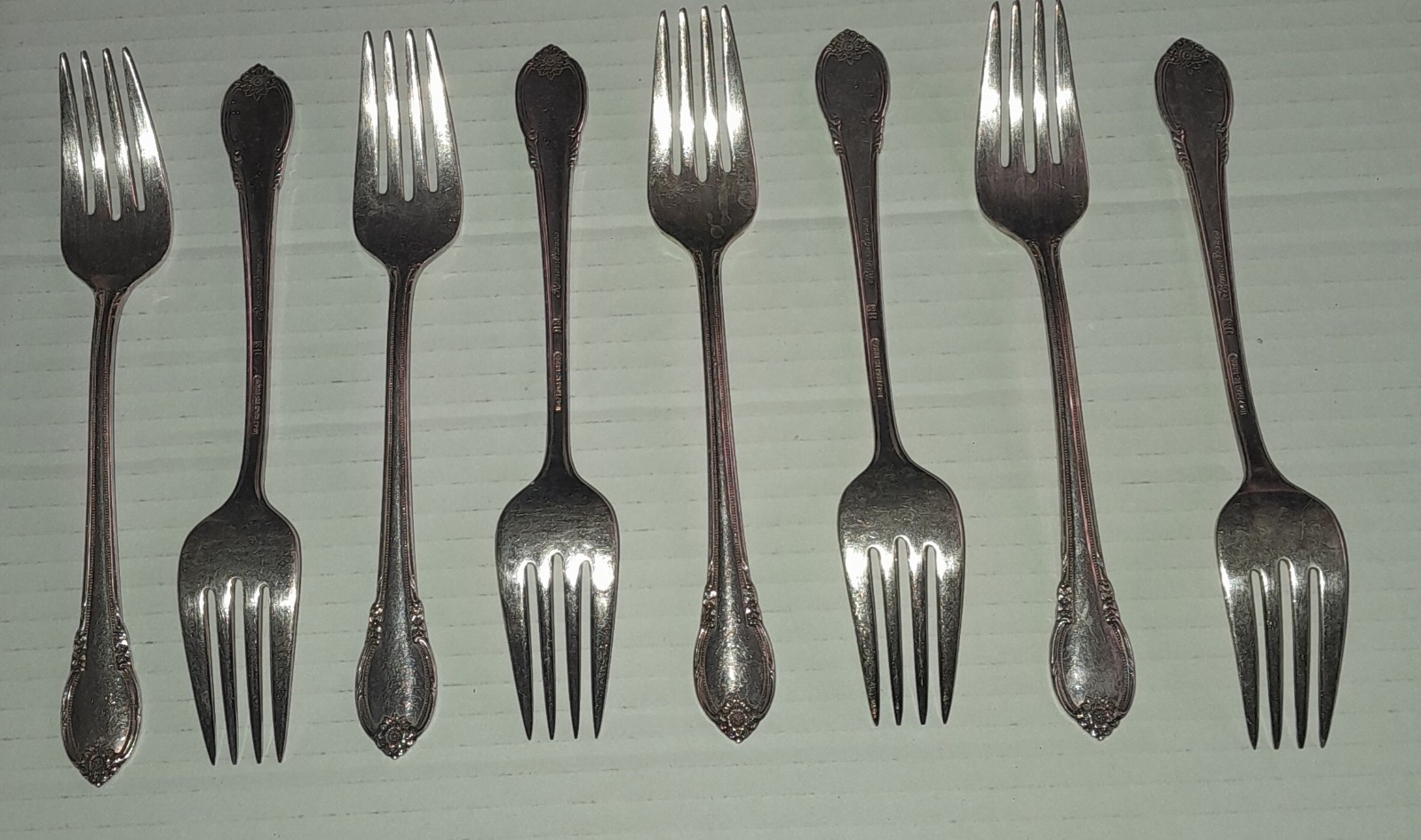 1847 Rogers Bros IS Remembrance Silverplate 8 Salad Forks 6 3/4″