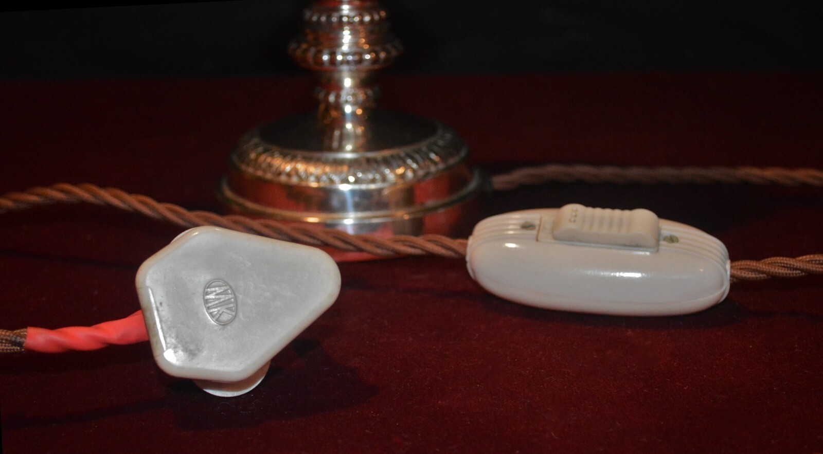 French Ezan Hand-Moulded Iridescent Shade & Aladdin Lamp Silver Plated 2-Handles