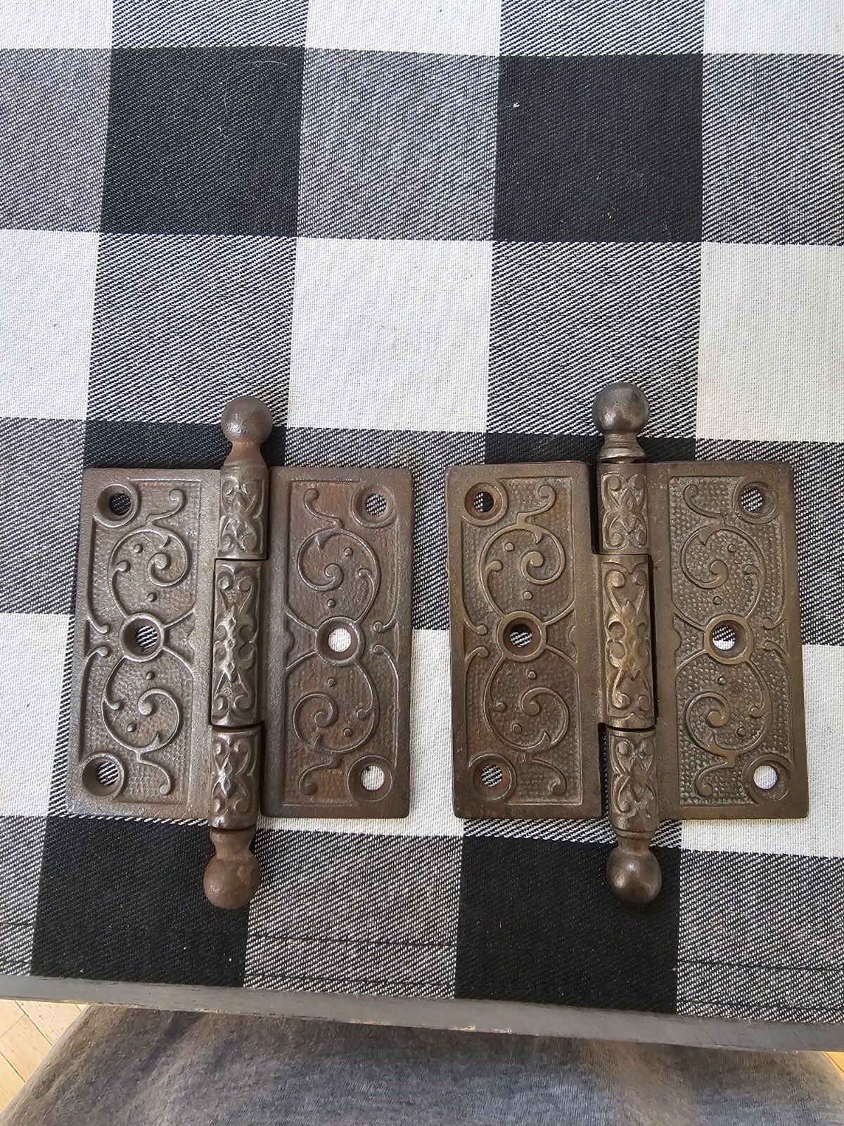 2 Vintage Door Hinges 3 1/2 X 3 1/2” Cannon Ball Top Clean Cast Iron Vines(#0)