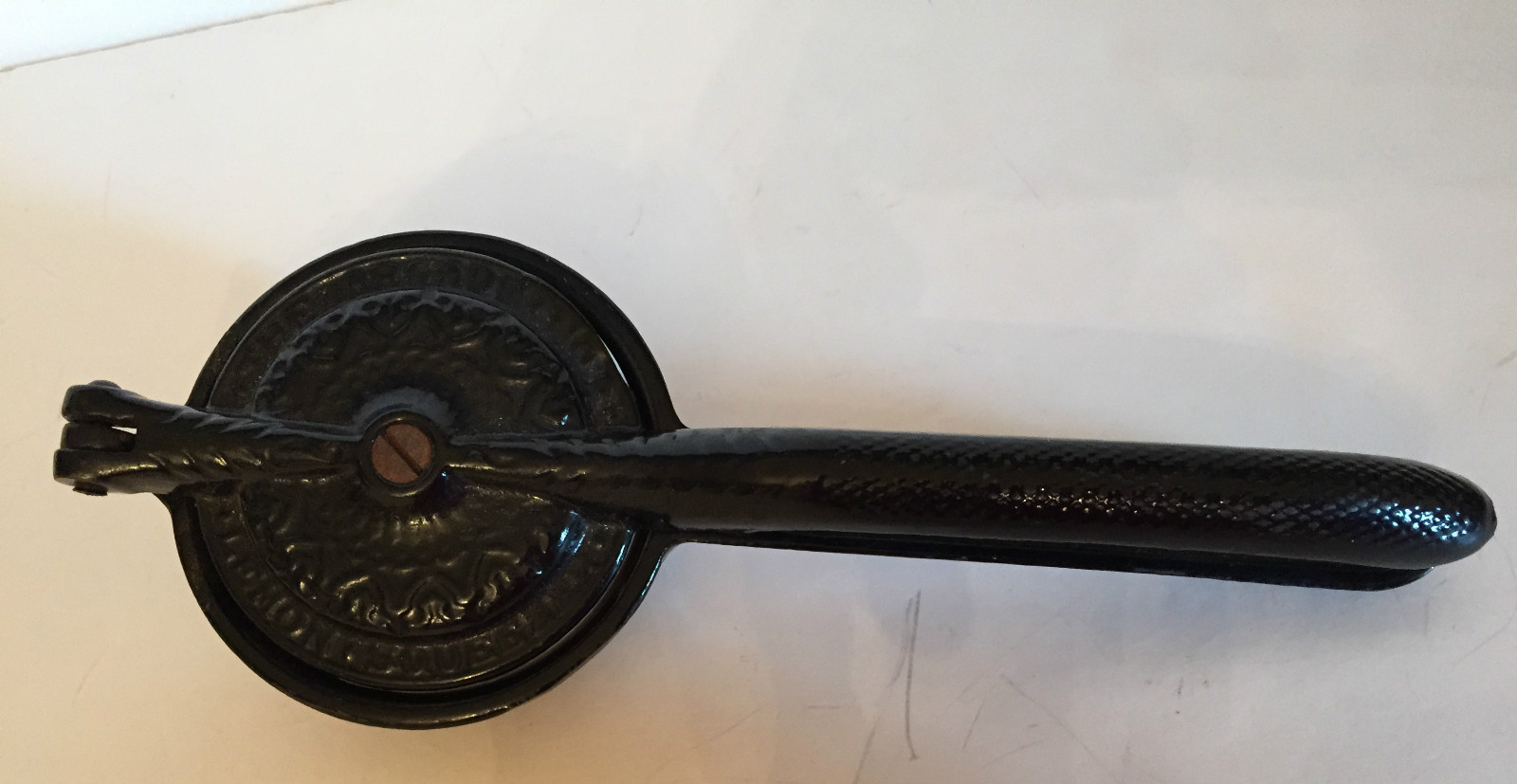 ANTIQUE ARCADE CAST IRON LEMON SQUEEZER. IRONSTONE INSERT.