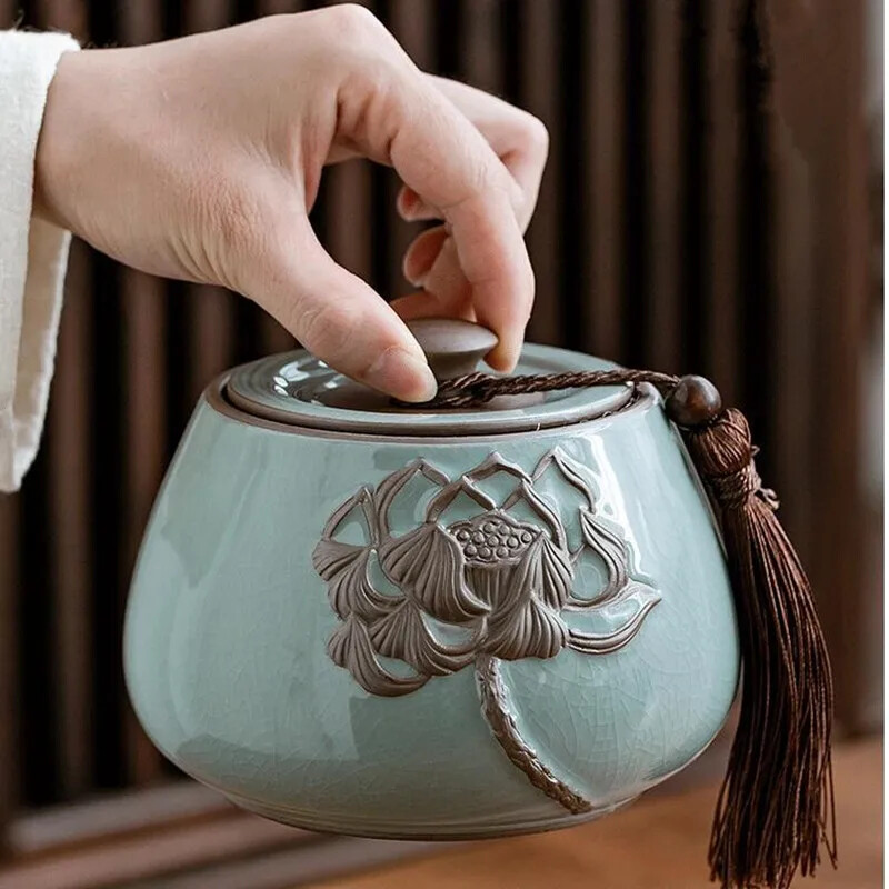 Chinese Ceramic Large Tea Caddy Green Tea Sealed Storage Pot, Blue and White