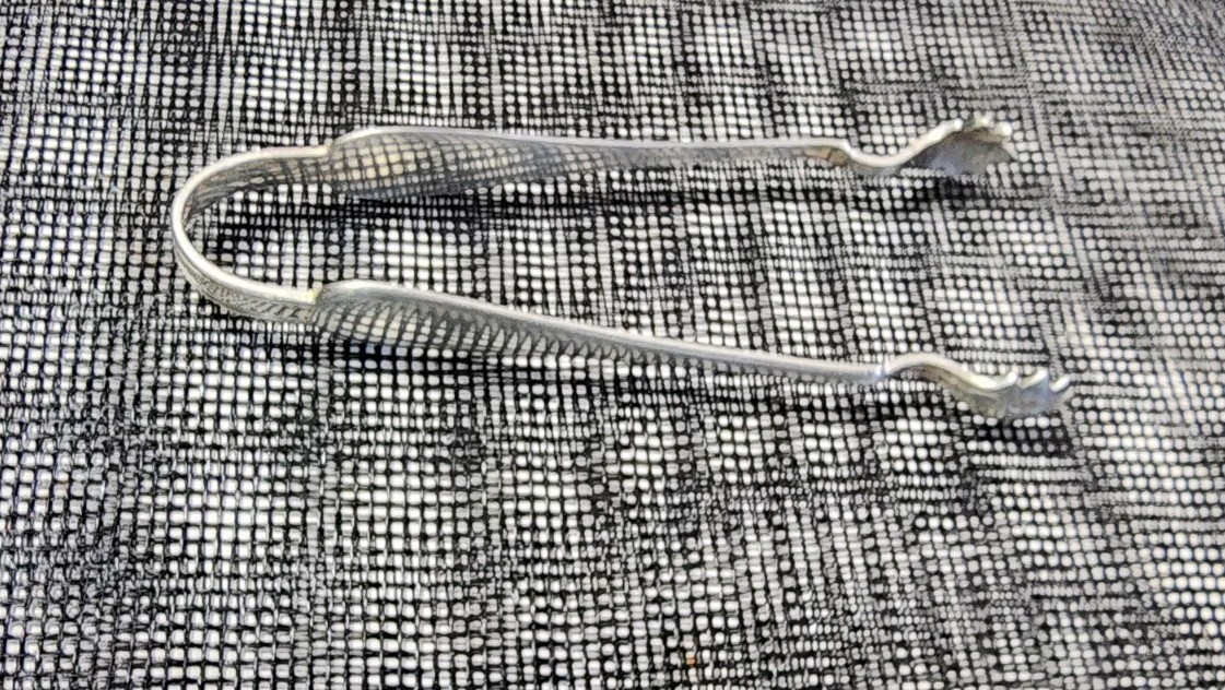 😃HOLMES & EDWARDS ANTIQUE WINDSOR SILVERPLATED SUGAR CUBE TONGS 🤍 ◽️