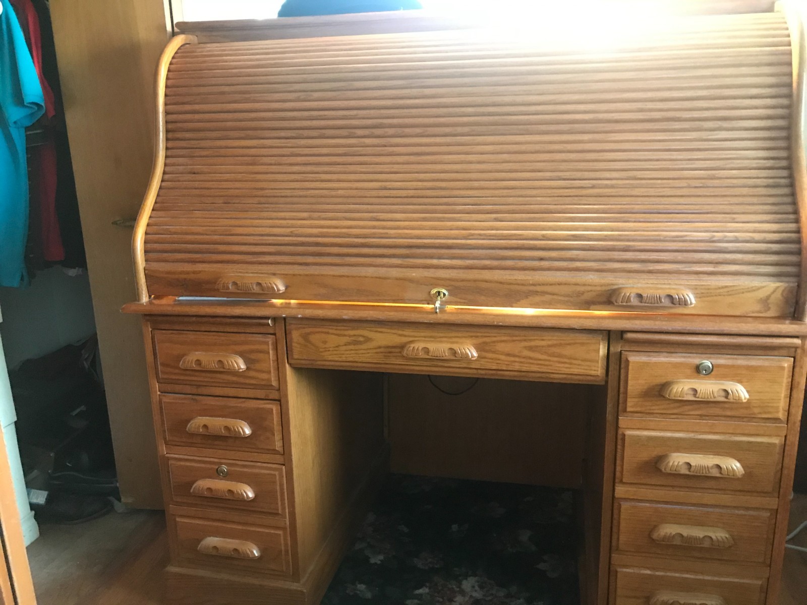 Vintage Beautiful American 54″ Oak Desk Carved Golden Oak Roll Top Desk