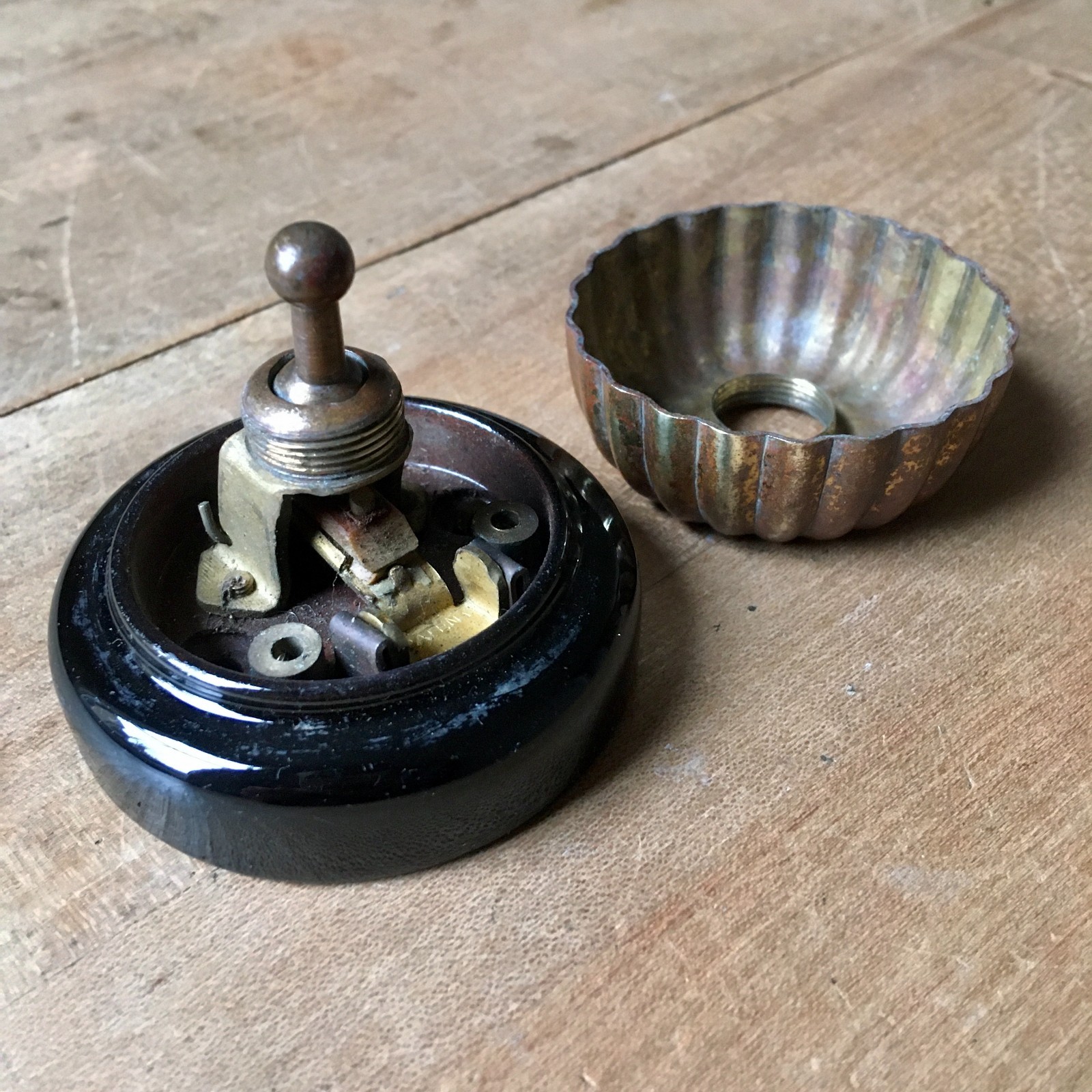 Antique Dolly Toggle Light Switch EDWARDIAN Old Brass Bronze Patina – 2 1/2″