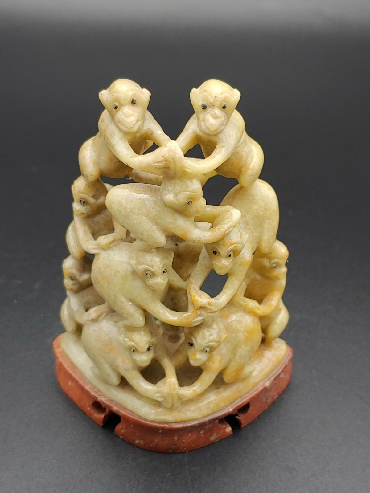 青田石雕像 群猴献瑞 Chinese Qingtian Stone Carved Monkey Stacking Dedicate Peach Figurine