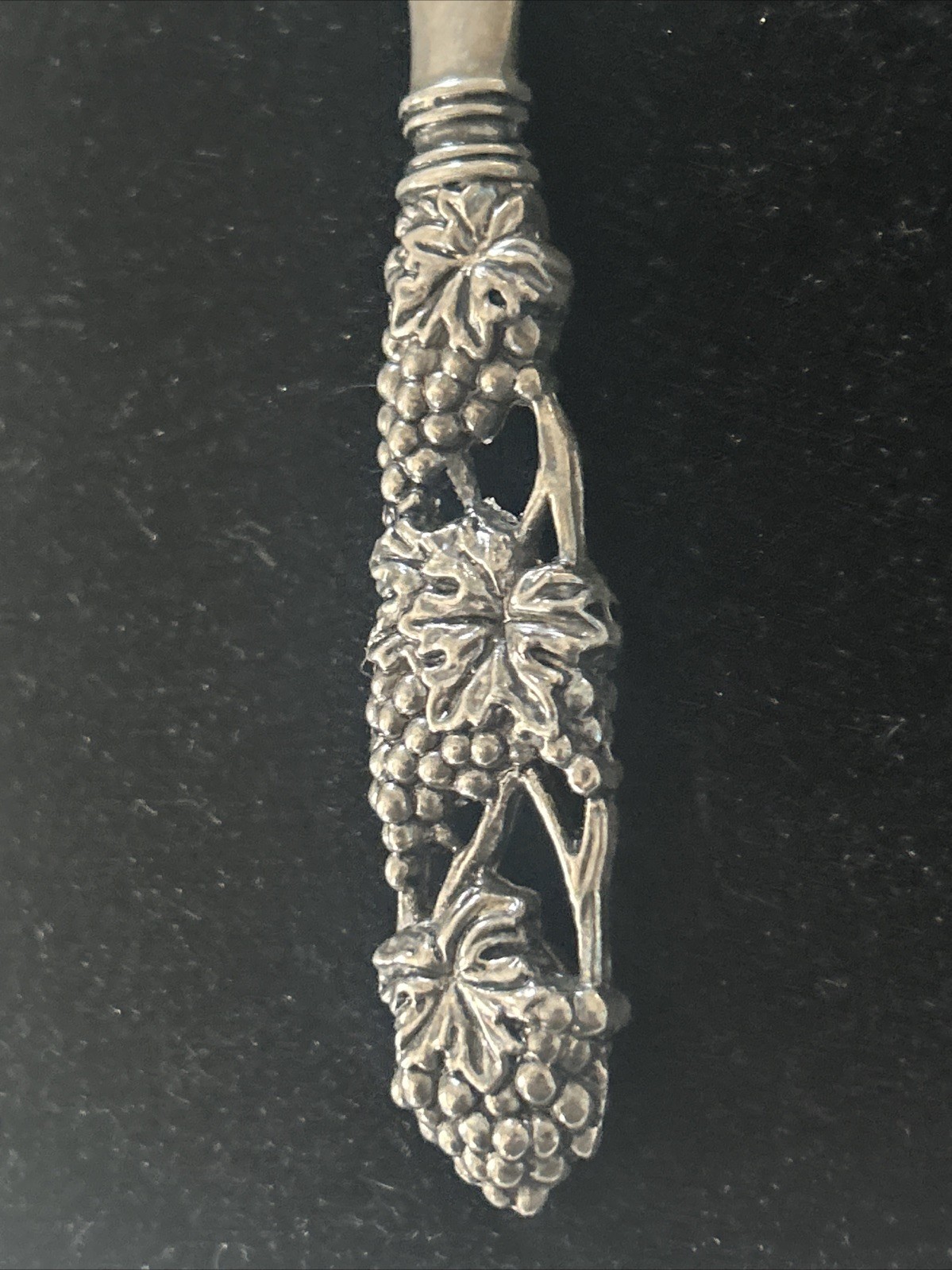 Antique Vintage Silver-Plated Bread Butter Spread Knife Ornate Deco Grapes Leaf