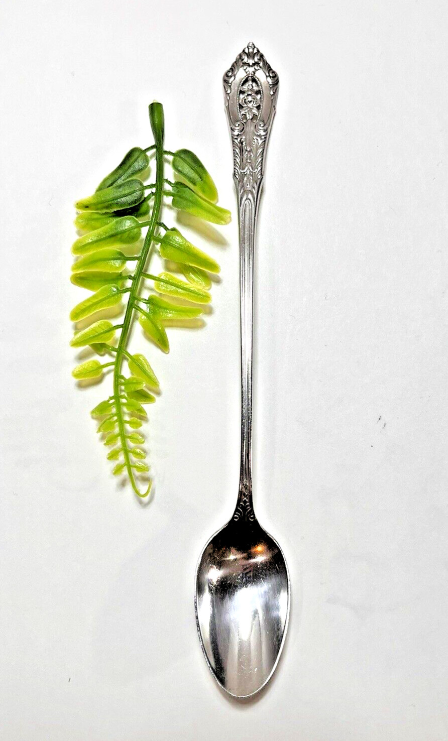 ONE Wallace Sterling Silver Ice Teaspoon Rose Point 28 Gr. No Monogram. ML