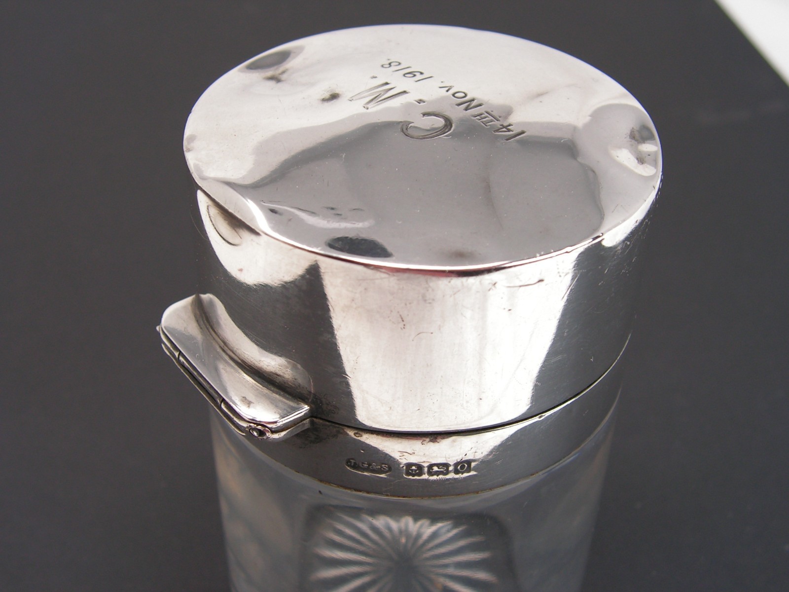 ANTIQUE WWI 14th NOVEMBER 1918 LARGE SILVER TOPPED VANITY DRESSING TABLE JAR