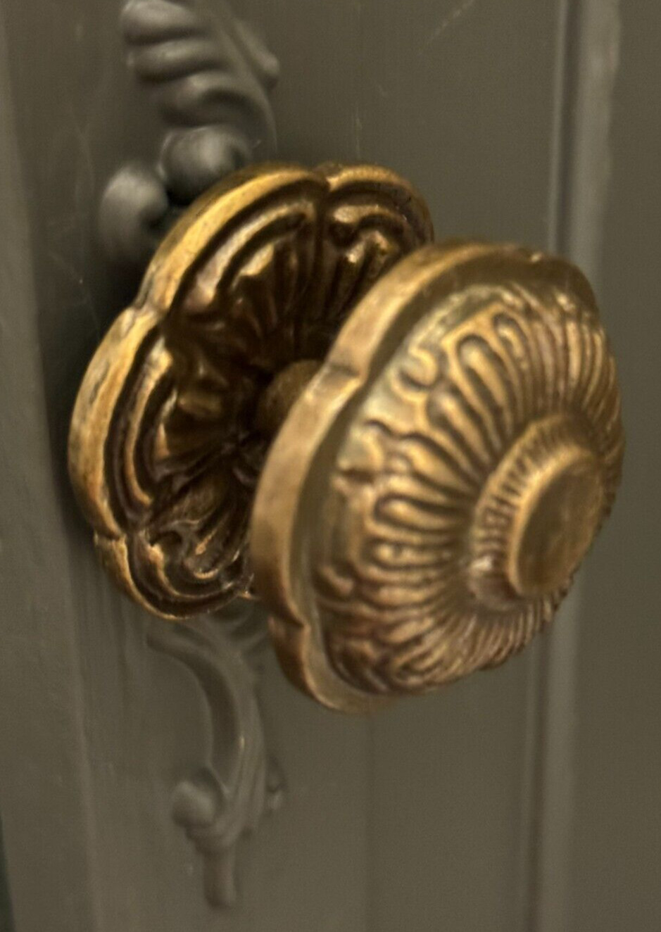 Vintage-Brass Bronze Flower Pulls Door Drawer Knobs Furniture backplate Hardware