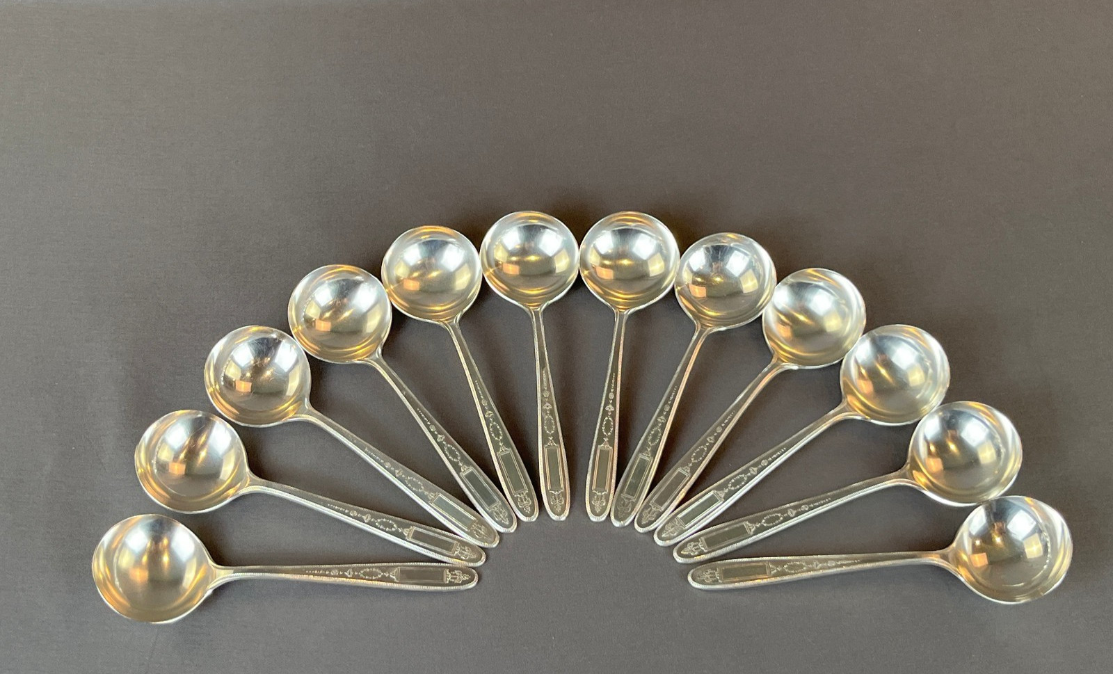 12 Oneida GROSVENOR Silverplate 5″ Bouillon Soup Spoons No Mono: EUC
