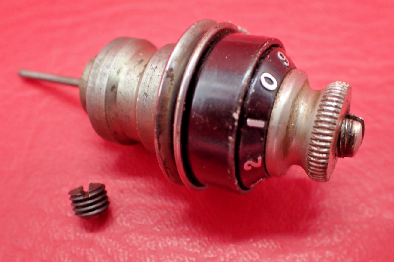 Vintage 1945 SINGER 66 Sewing Machine Thread Tension