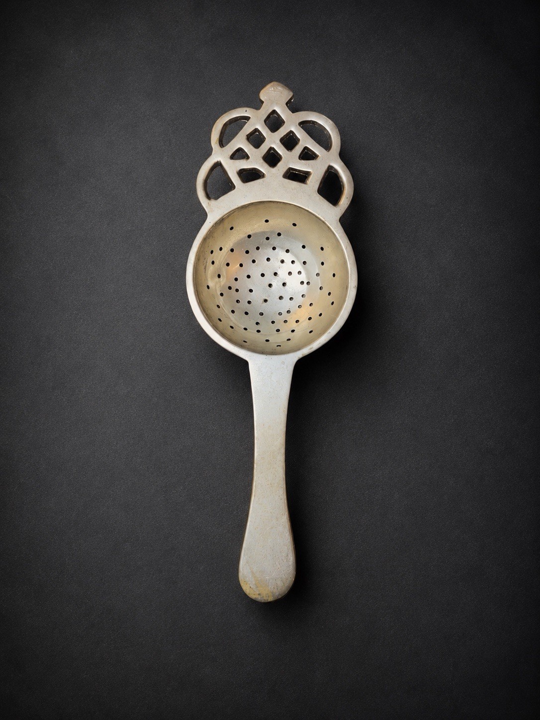 Antique Silver Plated Tea Strainer With Handle – Crown Design 8″