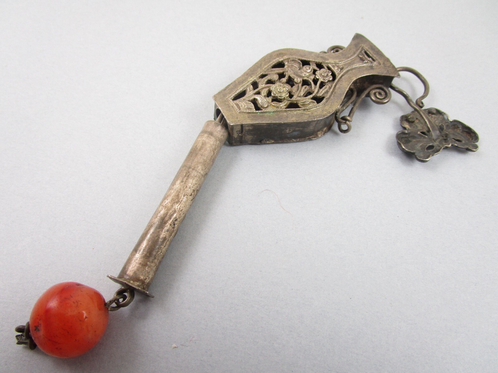 ANTIQUE LATE QING DYNASTY STERLING SILVER & PLATE CARNELIAN NEEDLE CASE PENDANT