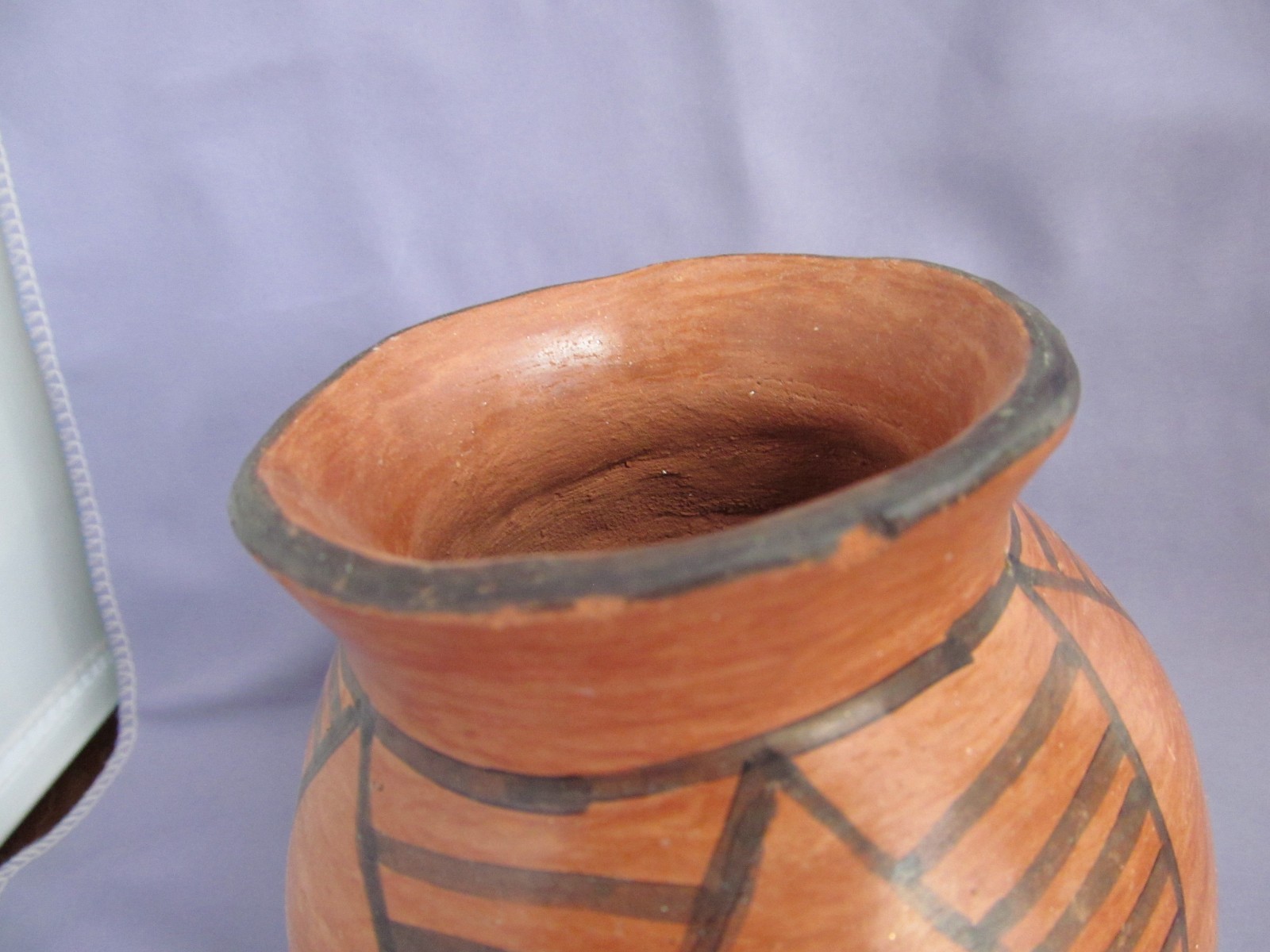 HEAVY ANTIQUE PRIMITIVE NATIVE AMERICAN PUEBLO TERRACOTTA CLAY VASE HAND PAINTED