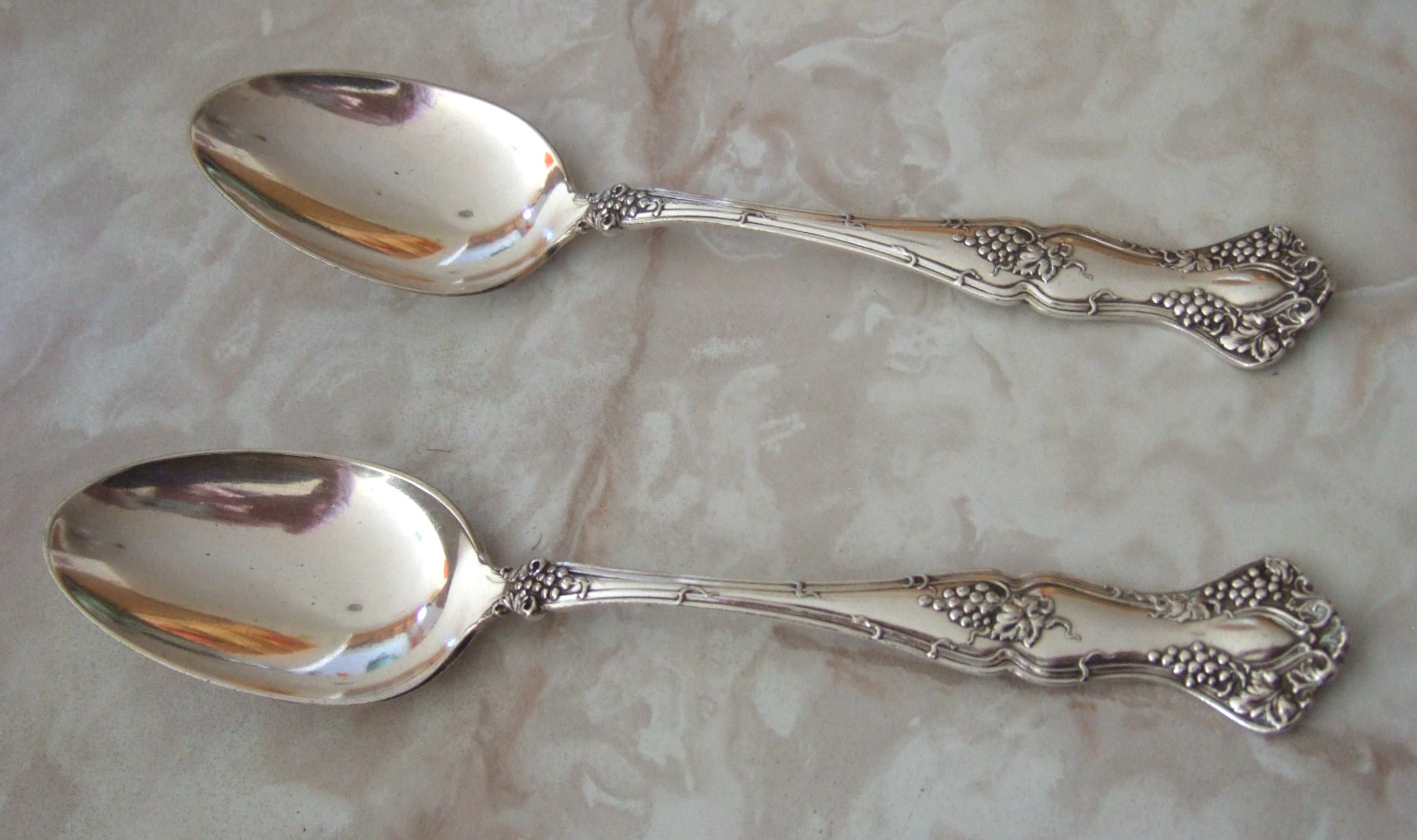 2 SOLID SERVING SPOONS 1847 ROGERS BROS VINTAGE GRAPES Pattern Silverplate