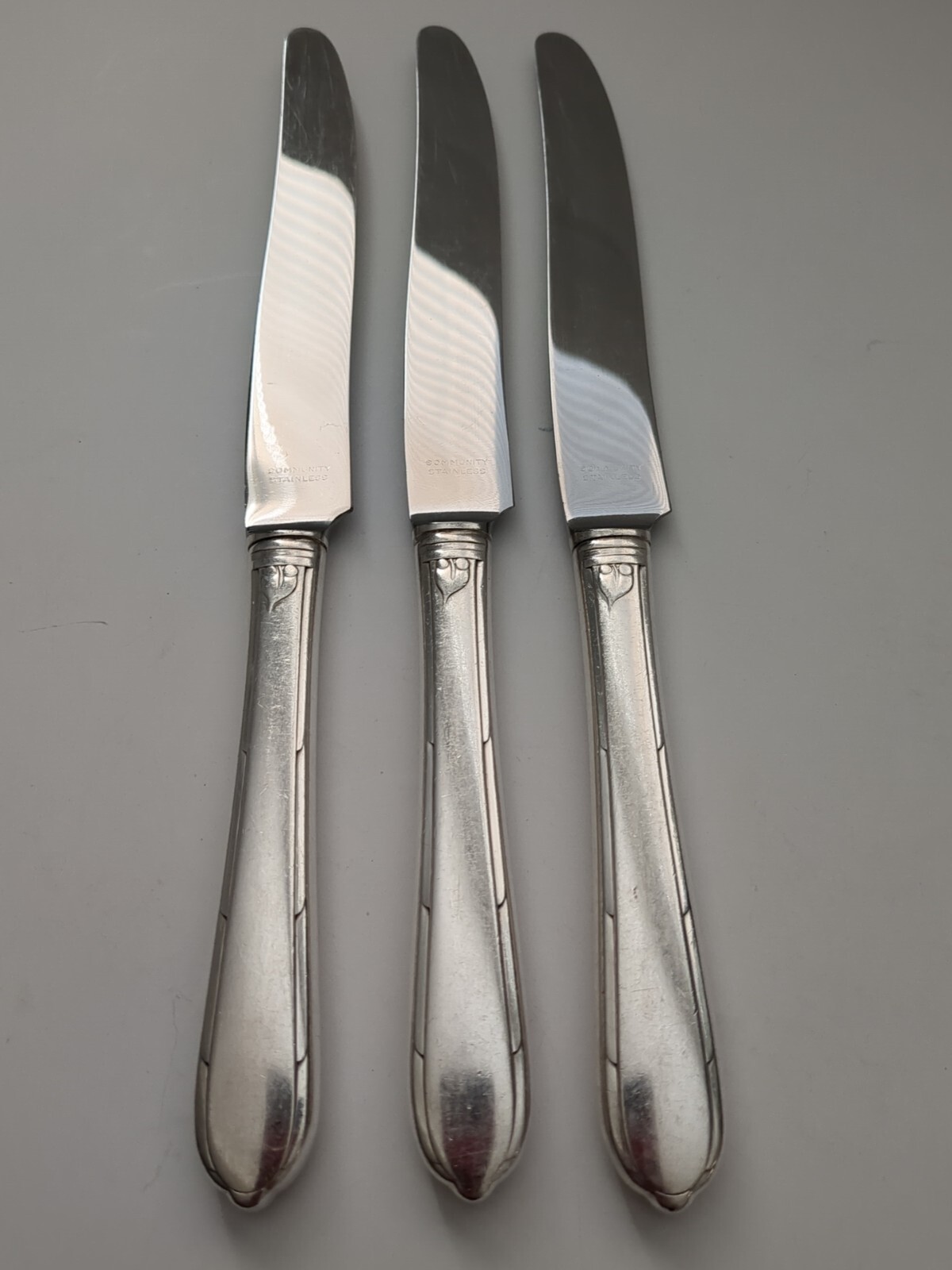 Oneida Community BERKLEY SQUARE SILVERPLATE 3 Dinner Knives (AP24)