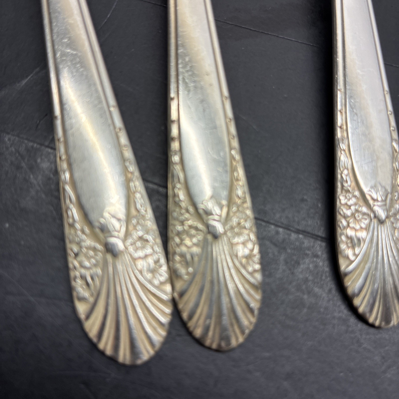 Silverplate Flatware Crown Radiance 6 Grille Forks Viande 7 5/8” Vintage (1939)